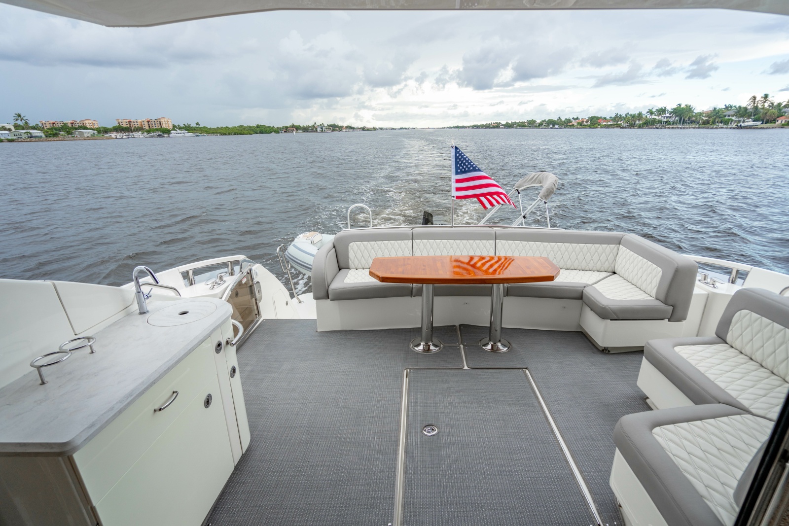 2017 Sea Ray L65