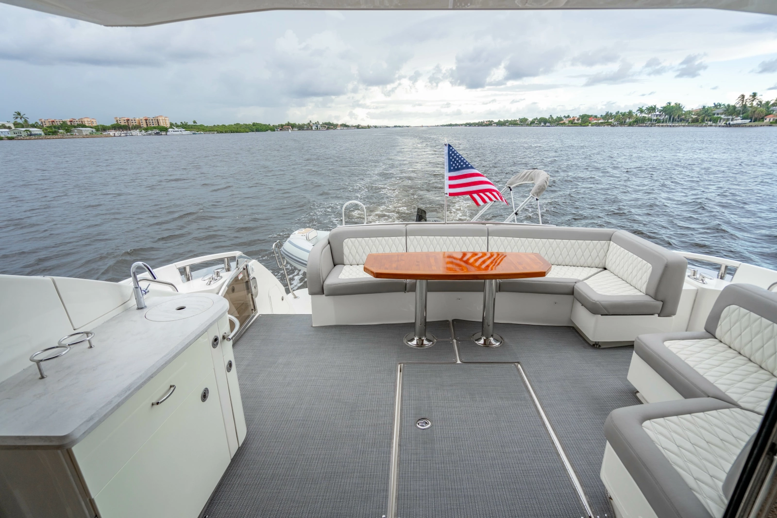 2017 Sea Ray L65