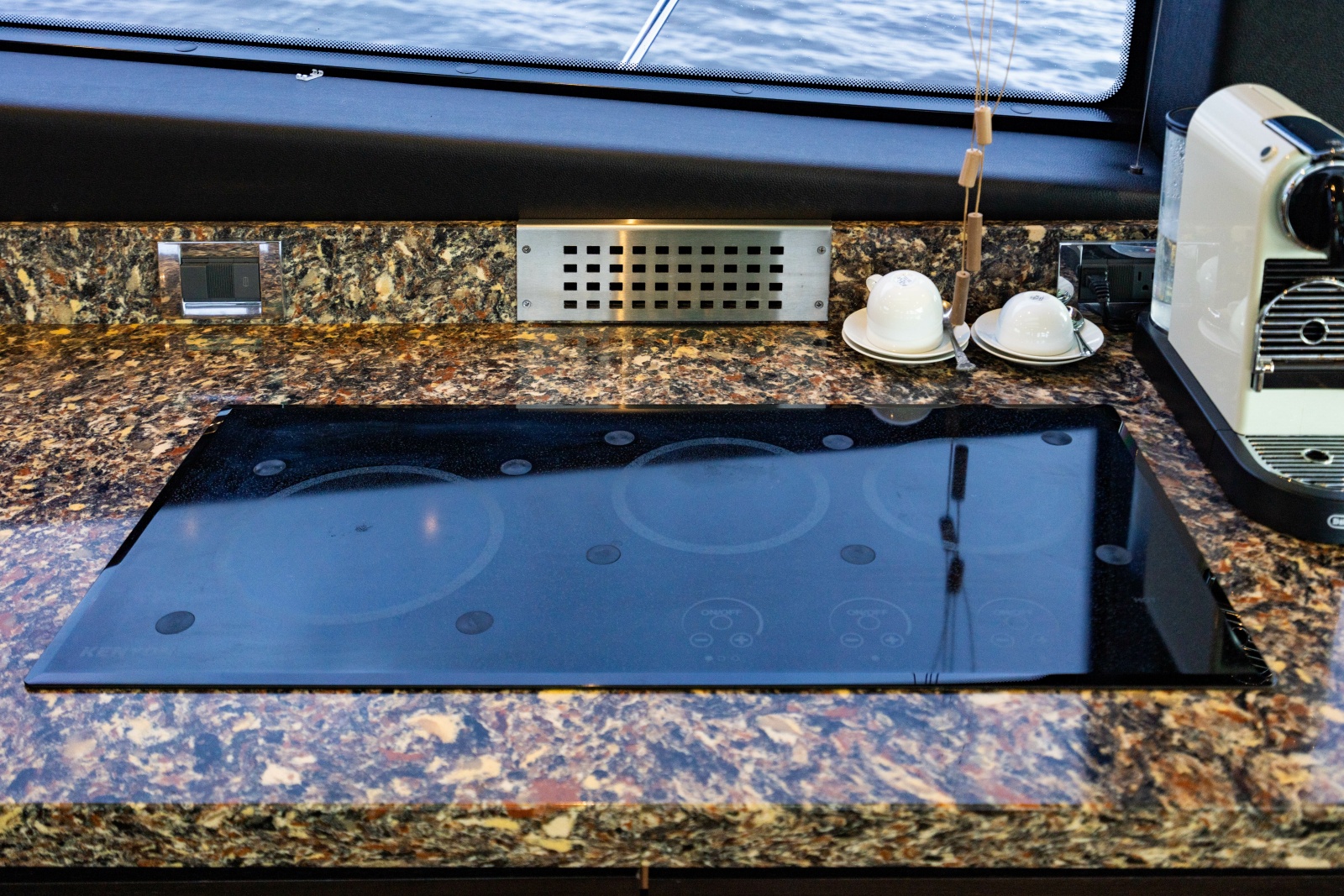 2017 Sea Ray L65