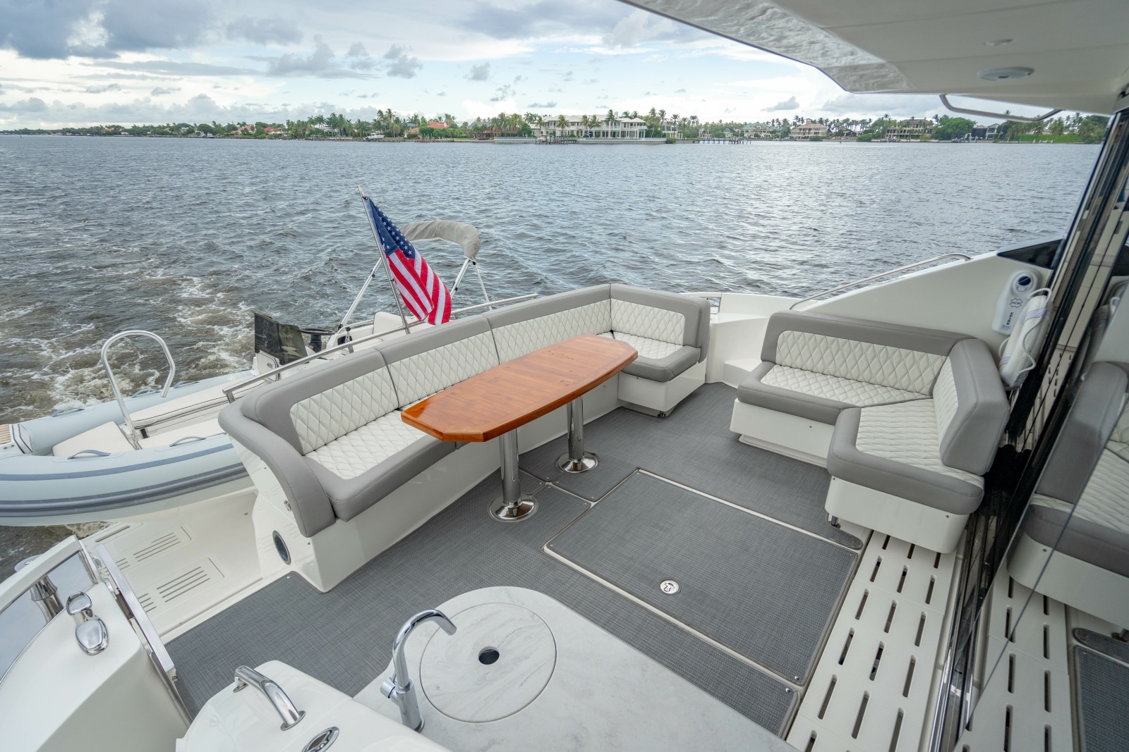 2017 Sea Ray L65