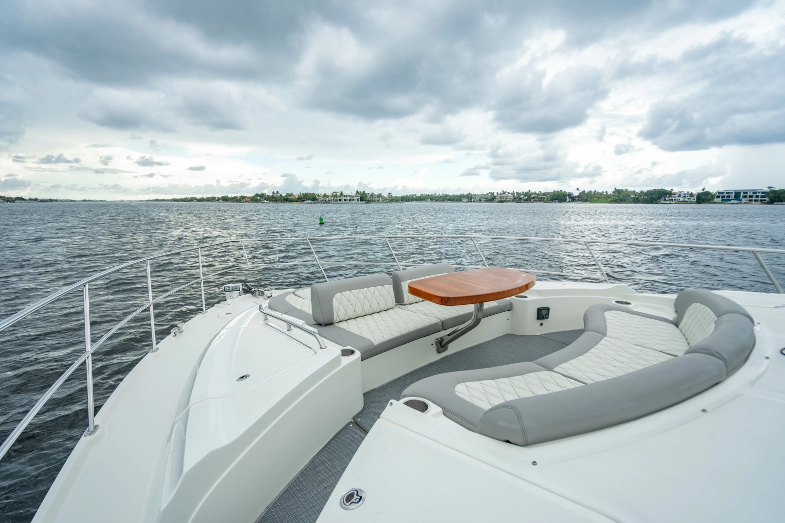 2017 Sea Ray L65