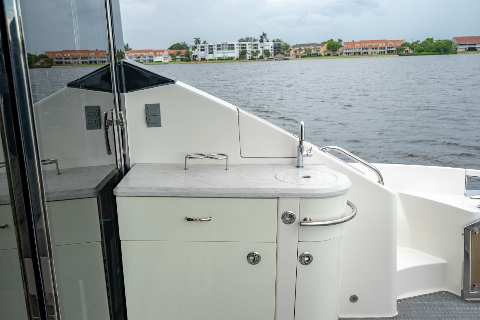 2017 Sea Ray L65