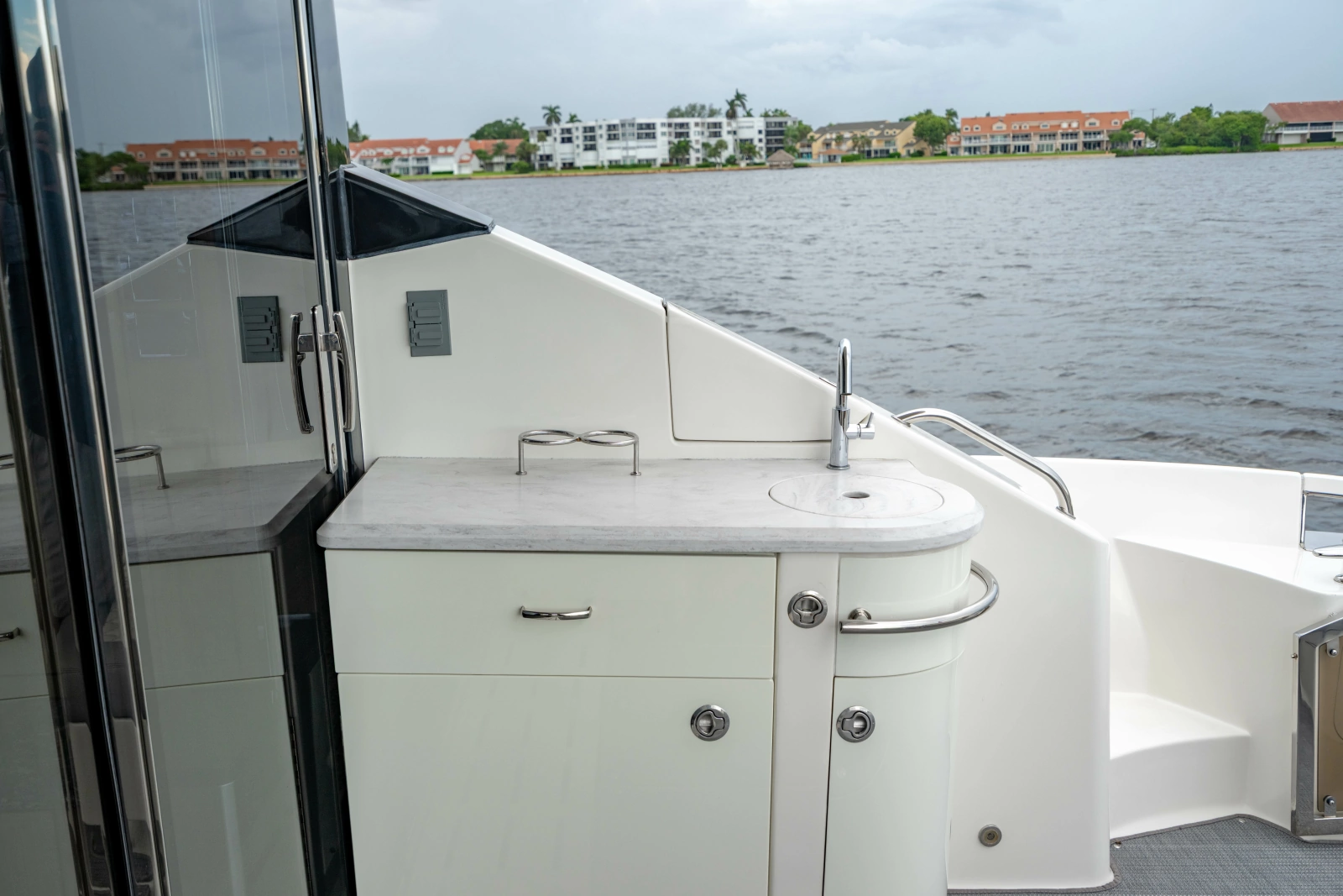 2017 Sea Ray L65