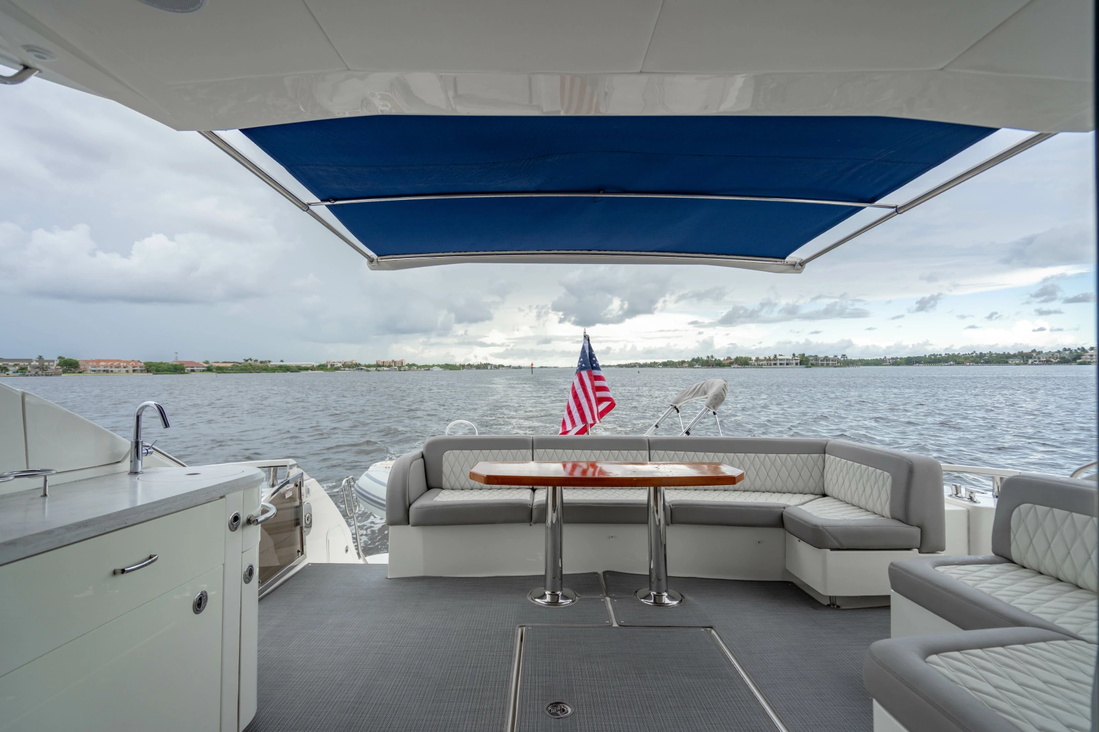 2017 Sea Ray L65