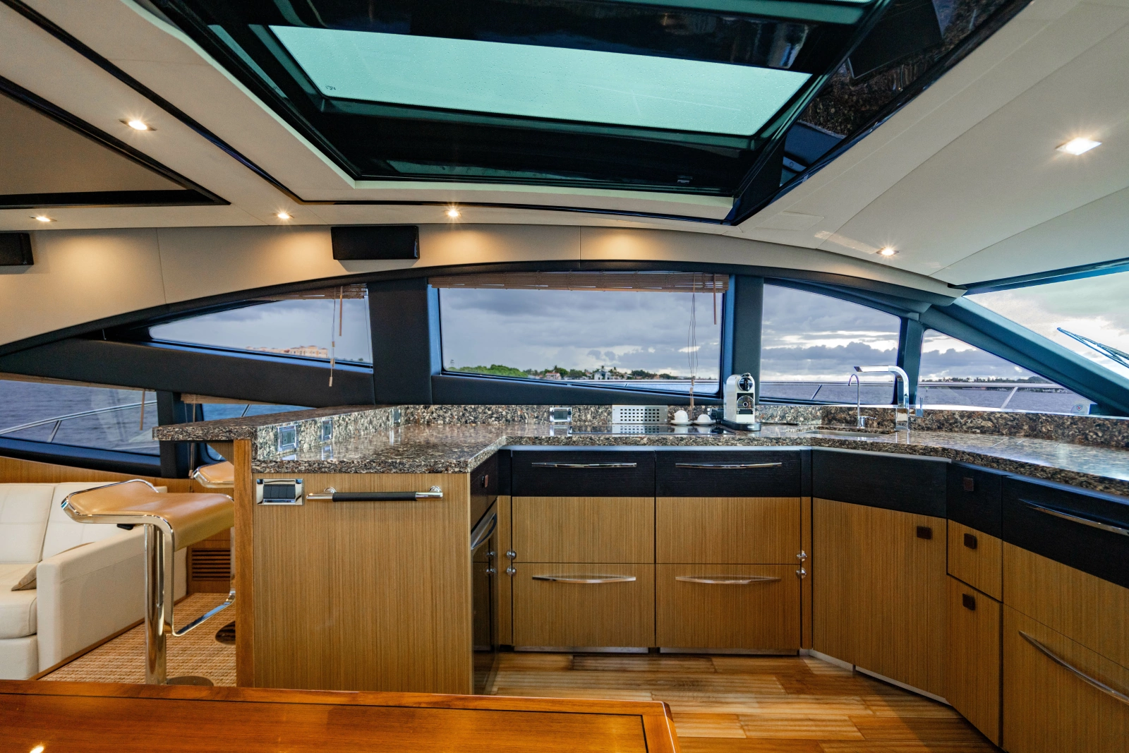 2017 Sea Ray L65