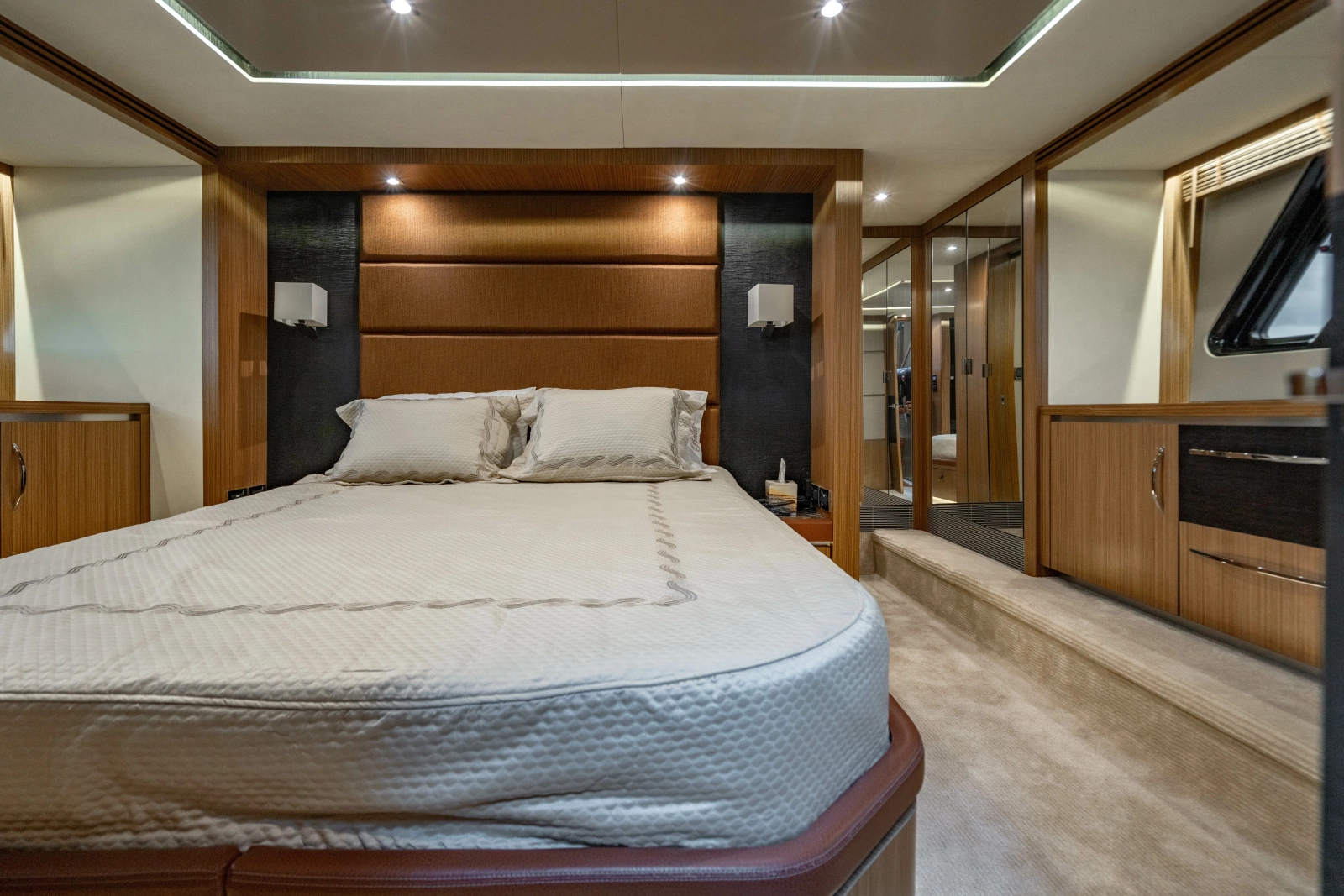 2017 Sea Ray L65