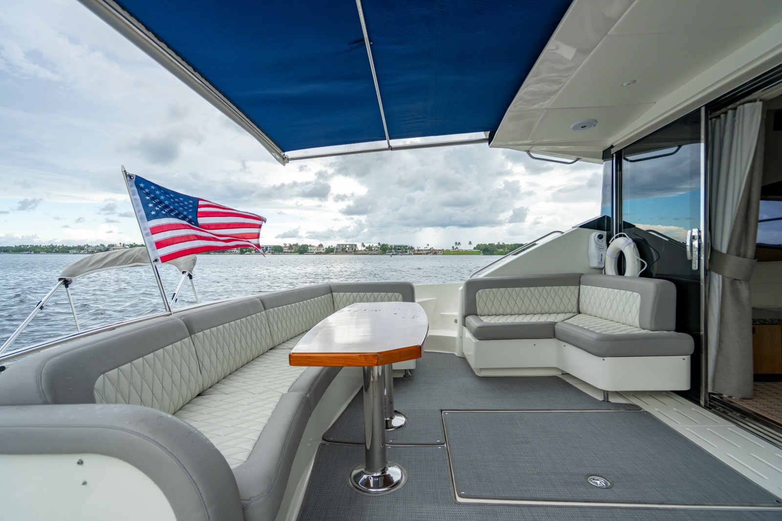 2017 Sea Ray L65