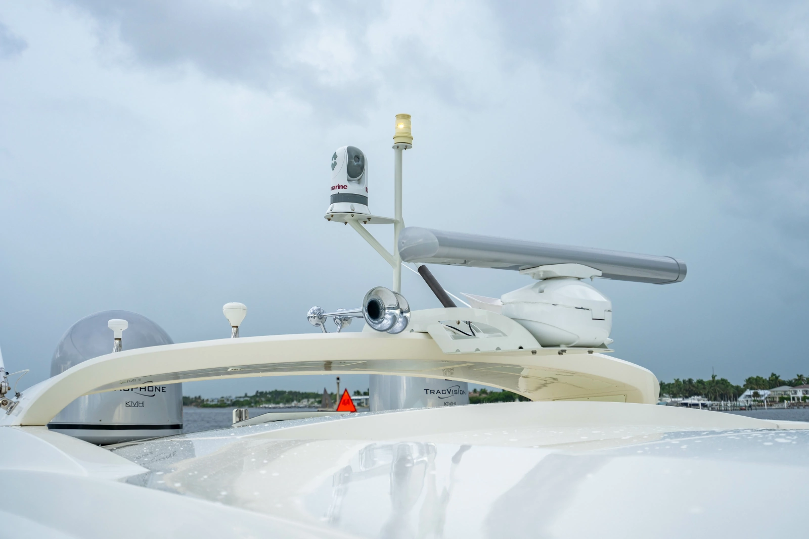 2017 Sea Ray L65