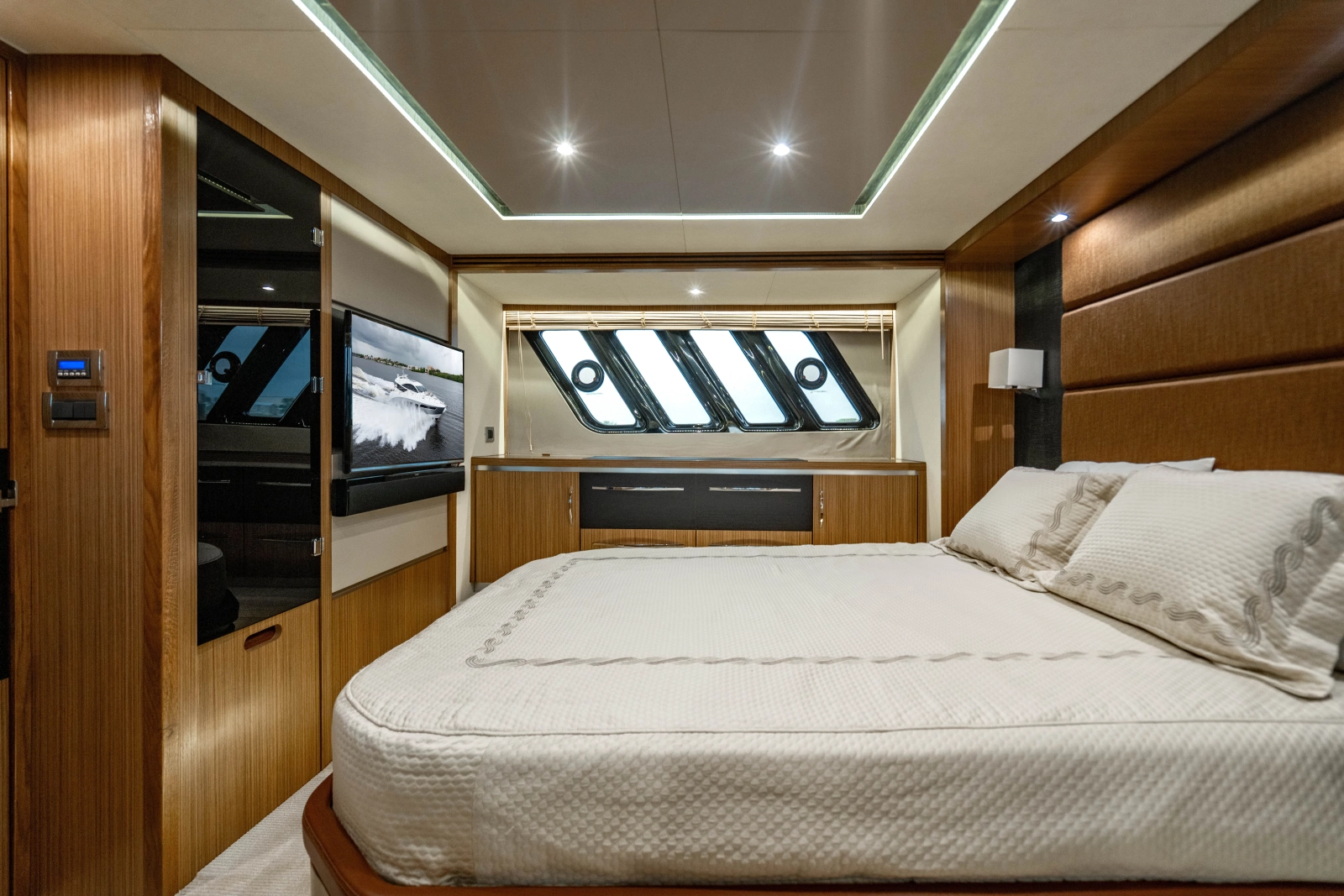 2017 Sea Ray L65