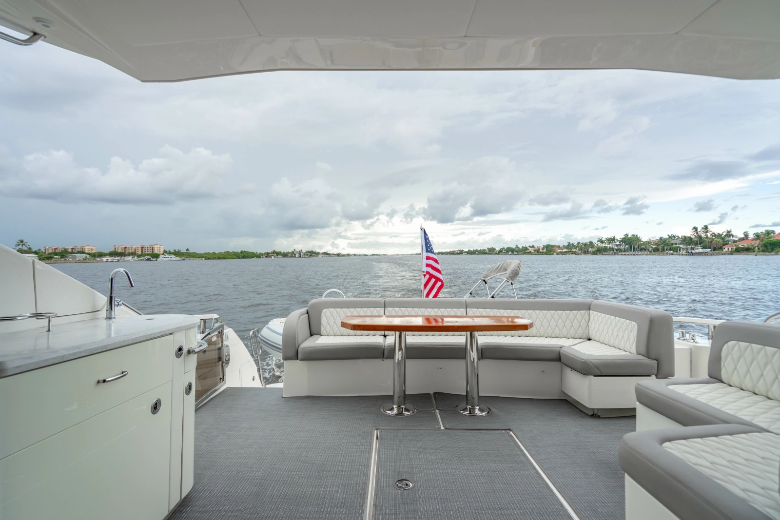2017 Sea Ray L65