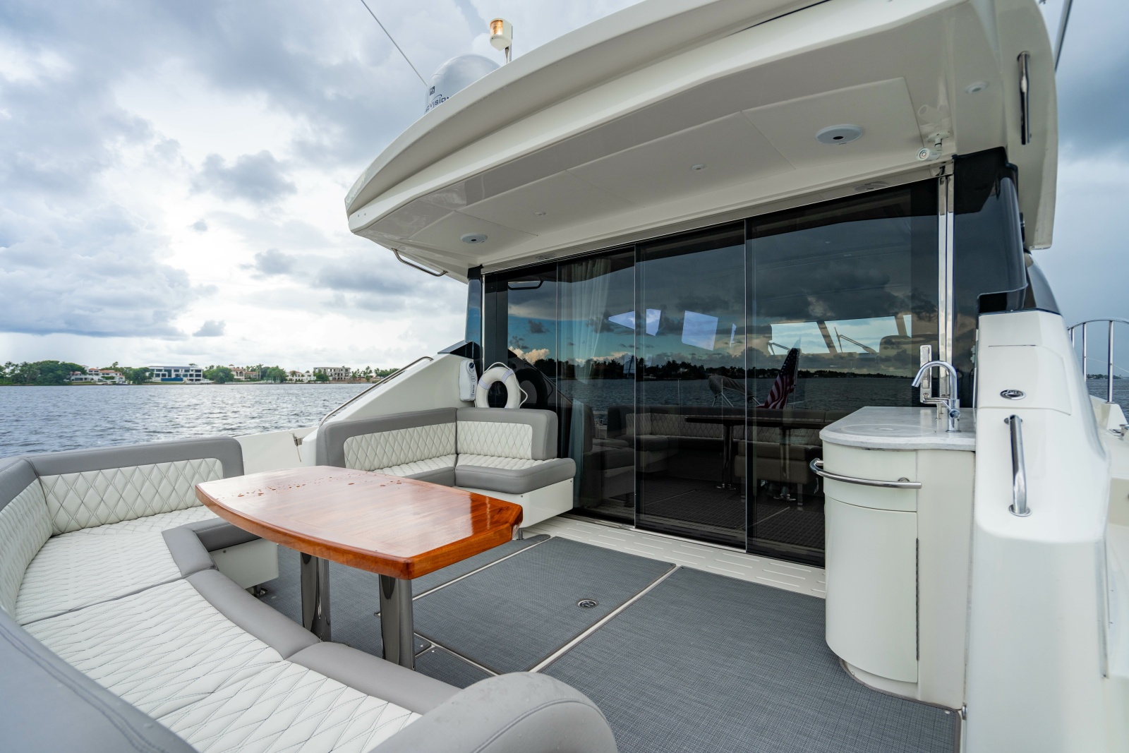 2017 Sea Ray L65
