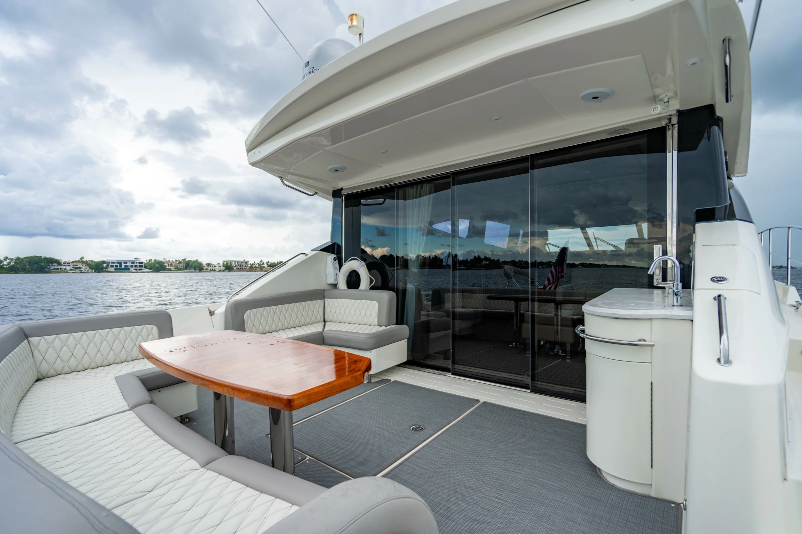 2017 Sea Ray L65