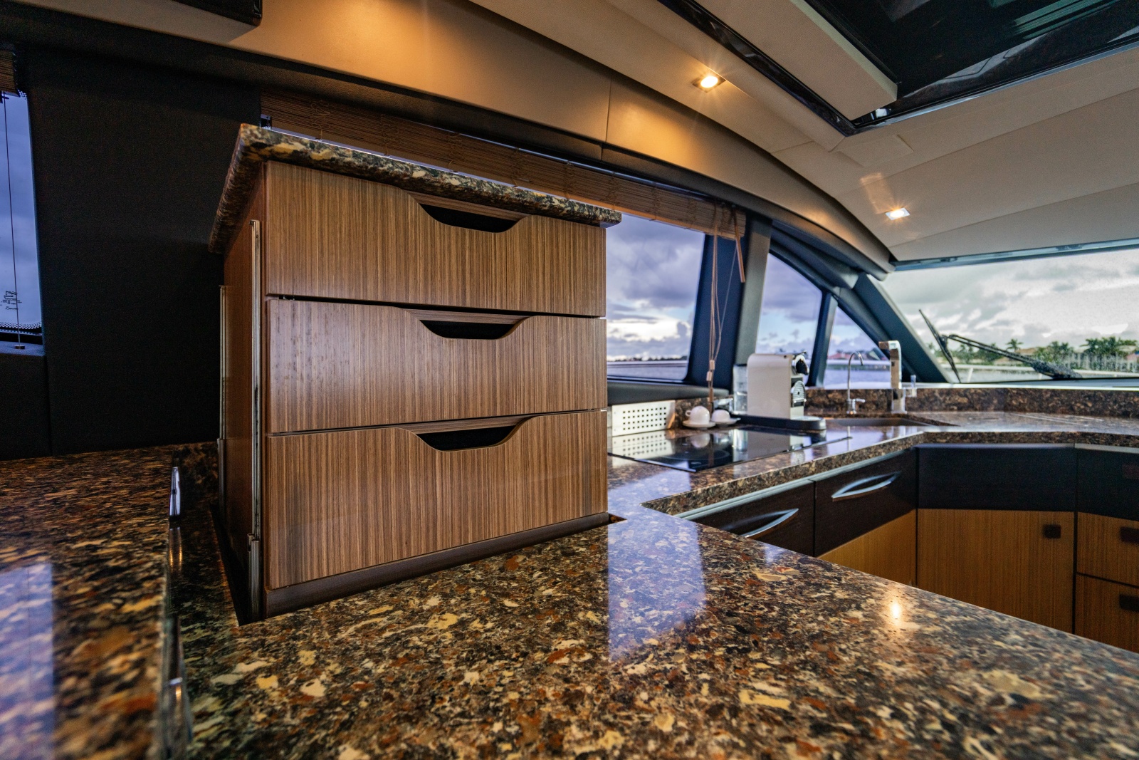 2017 Sea Ray L65
