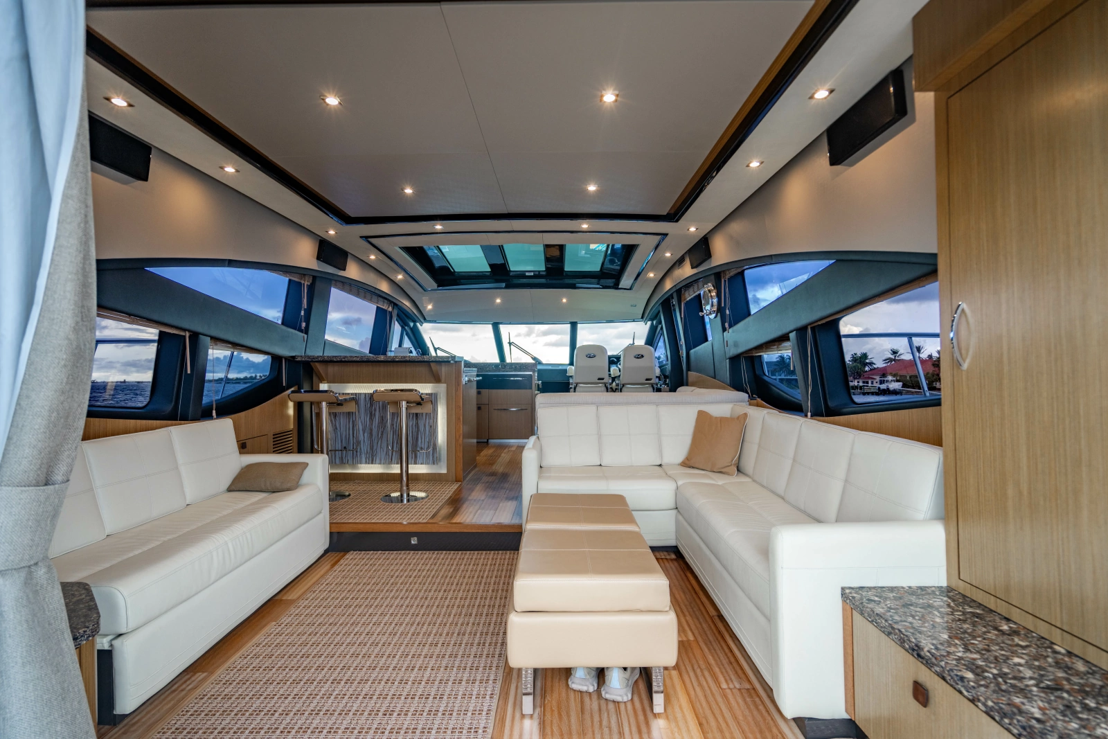 2017 Sea Ray L65