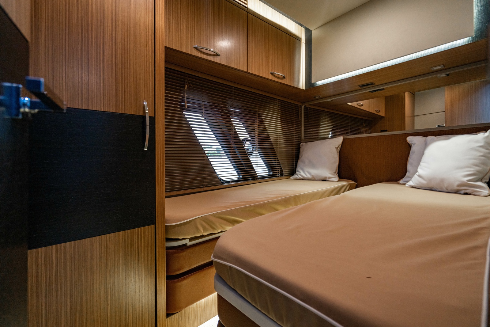 2017 Sea Ray L65