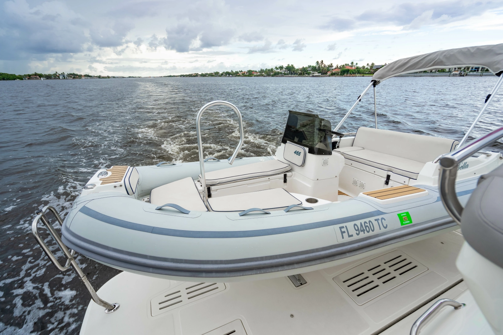 2017 Sea Ray L65