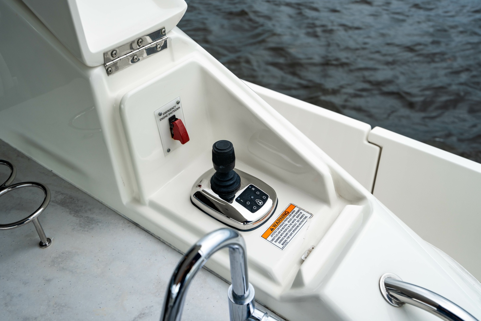 2017 Sea Ray L65