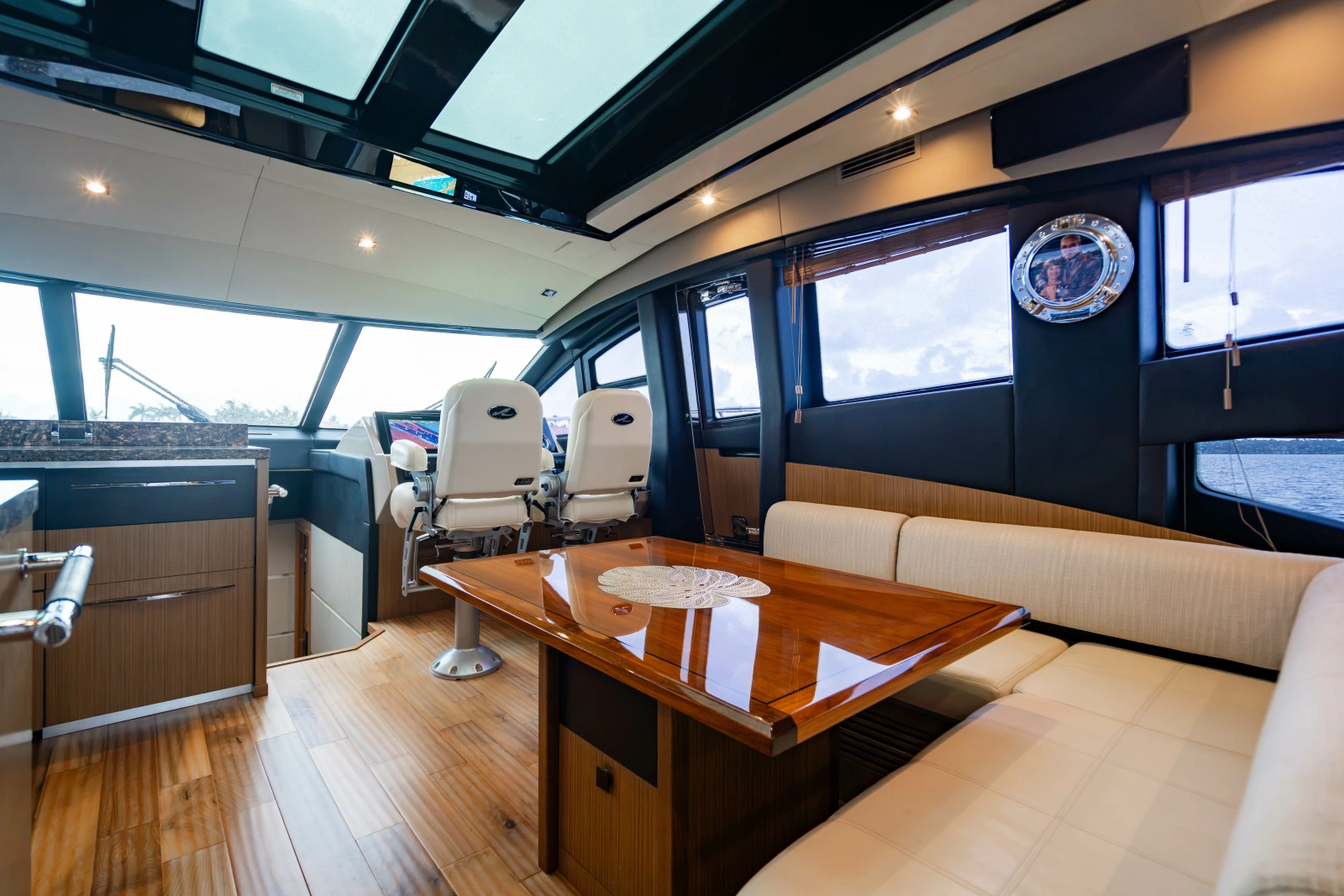 2017 Sea Ray L65