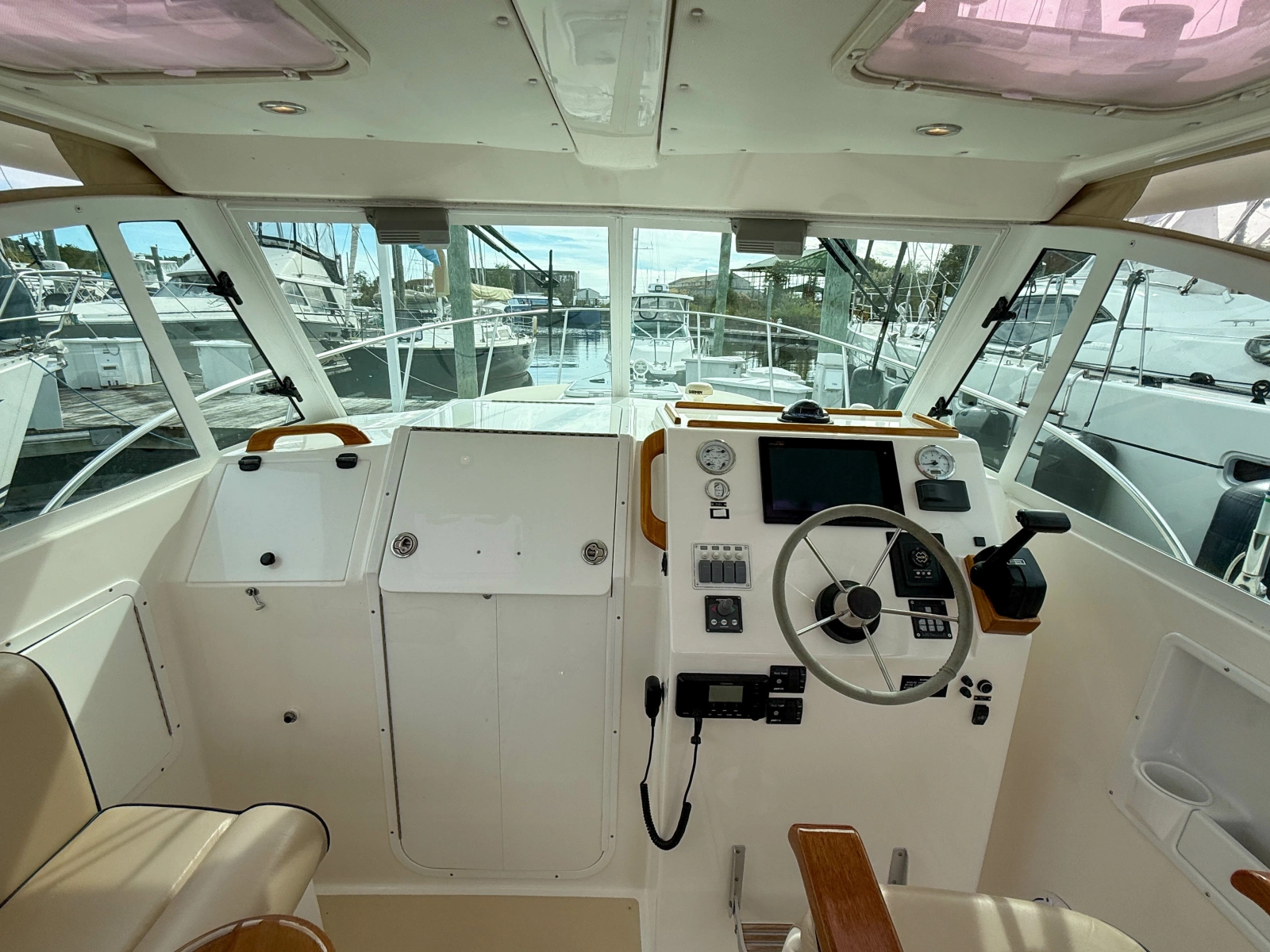 2004 Hunt Yachts SurfHunter 29