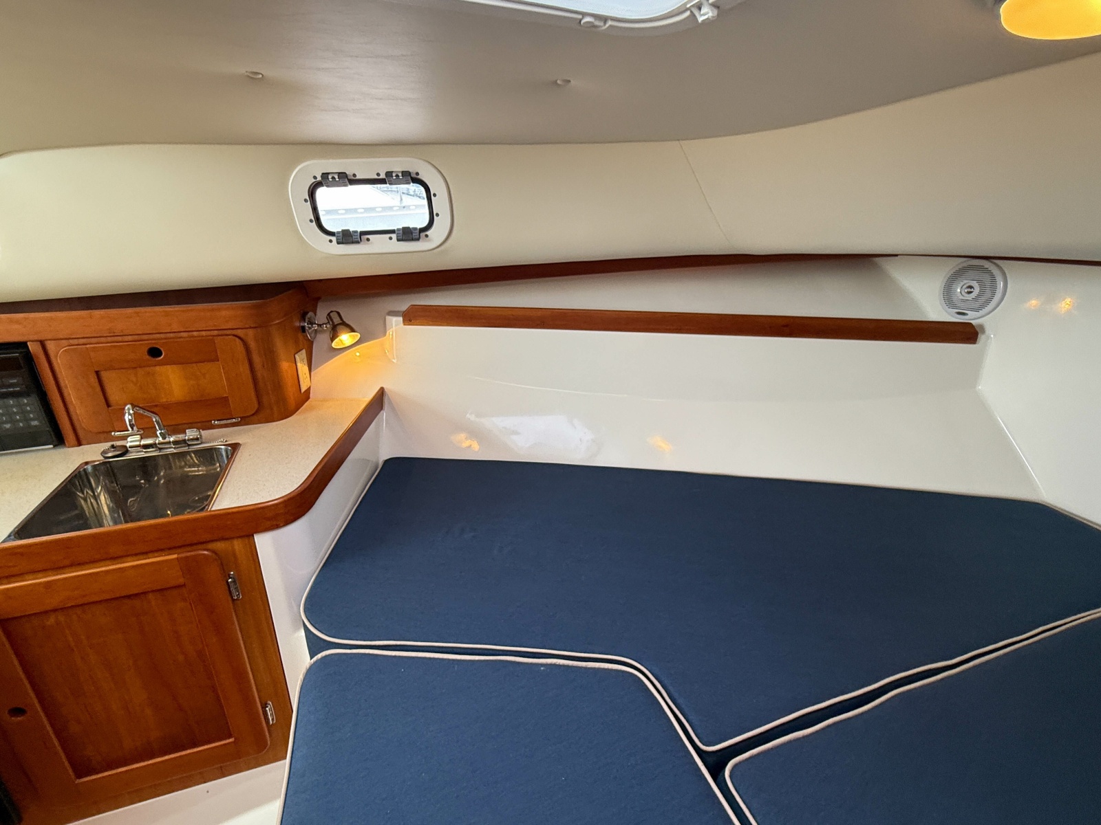 2004 Hunt Yachts SurfHunter 29