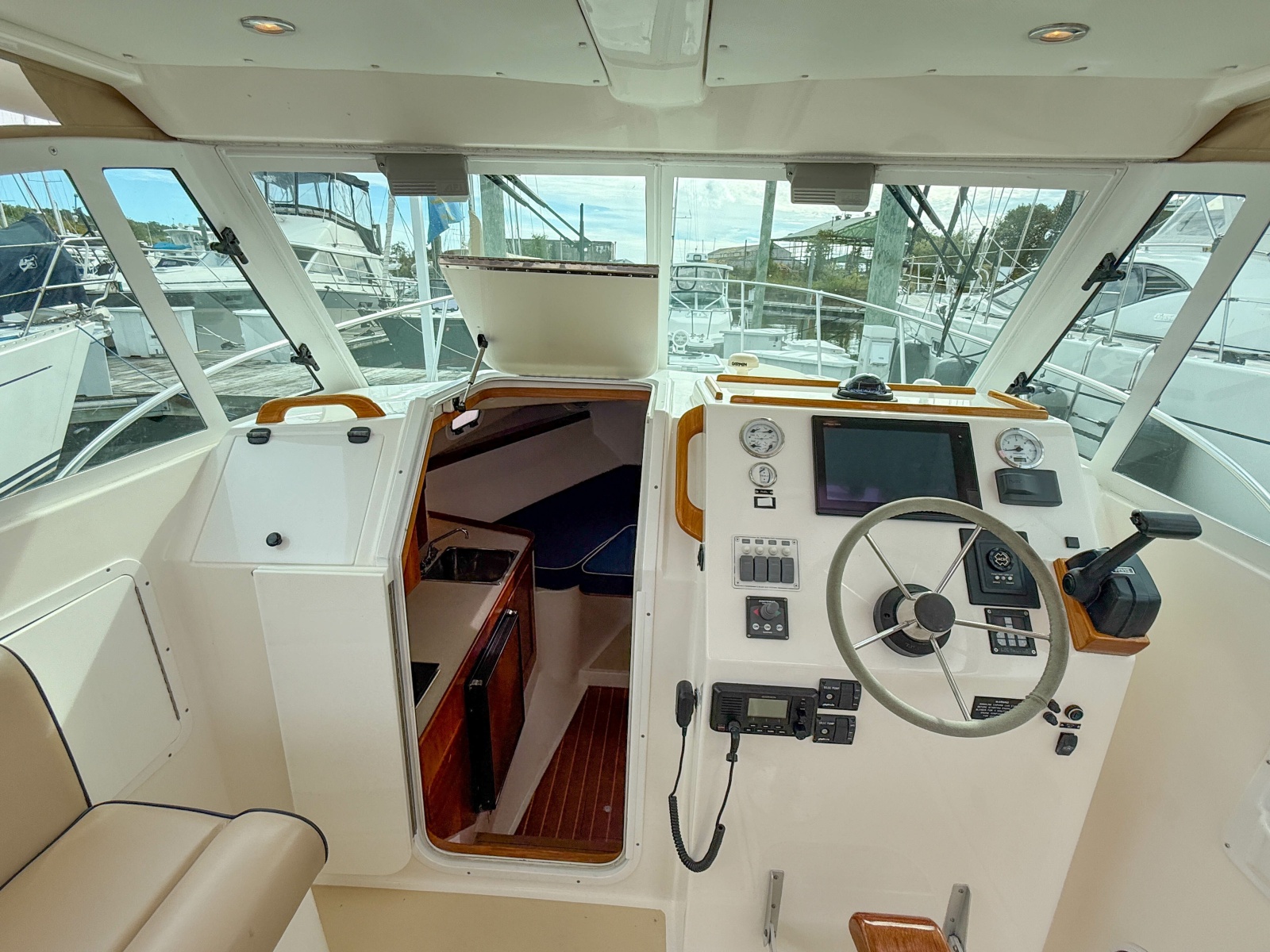 2004 Hunt Yachts SurfHunter 29