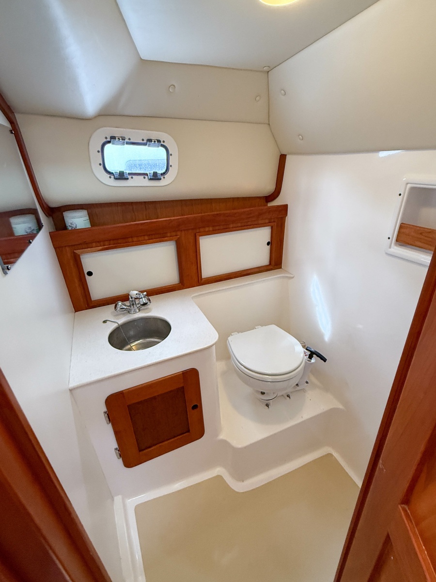 2004 Hunt Yachts SurfHunter 29