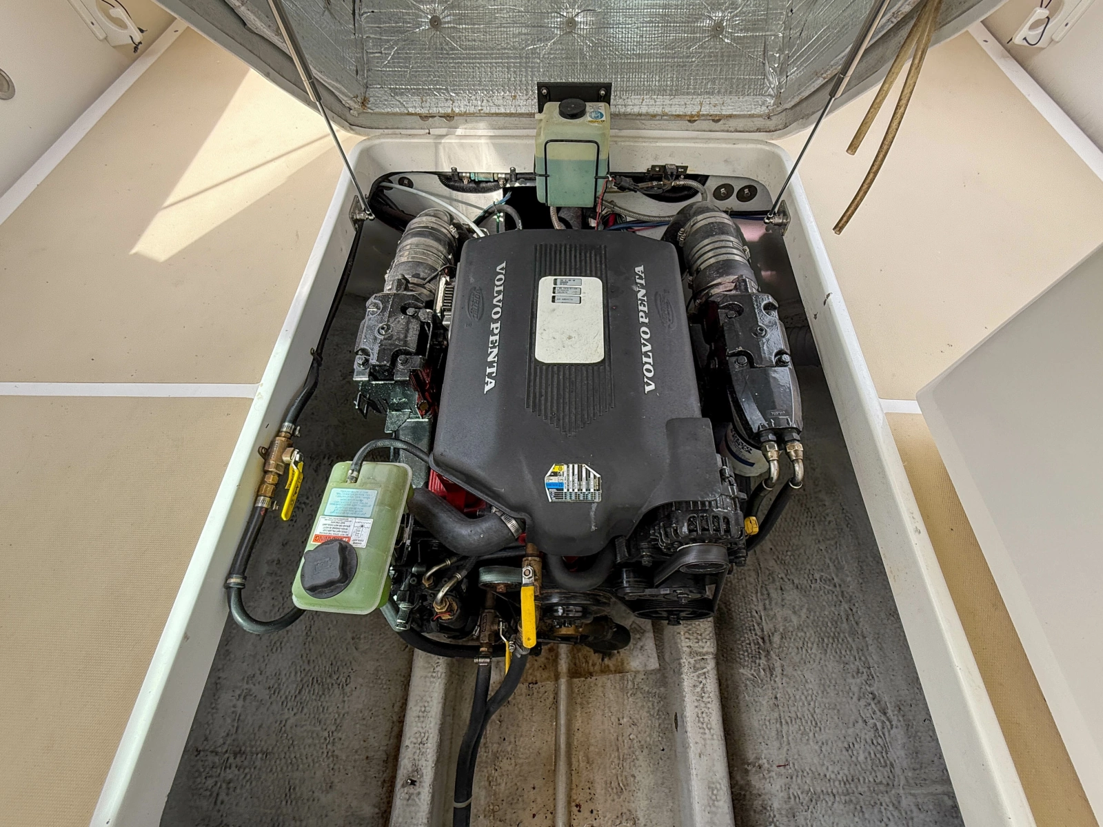 2004 Hunt Yachts SurfHunter 29