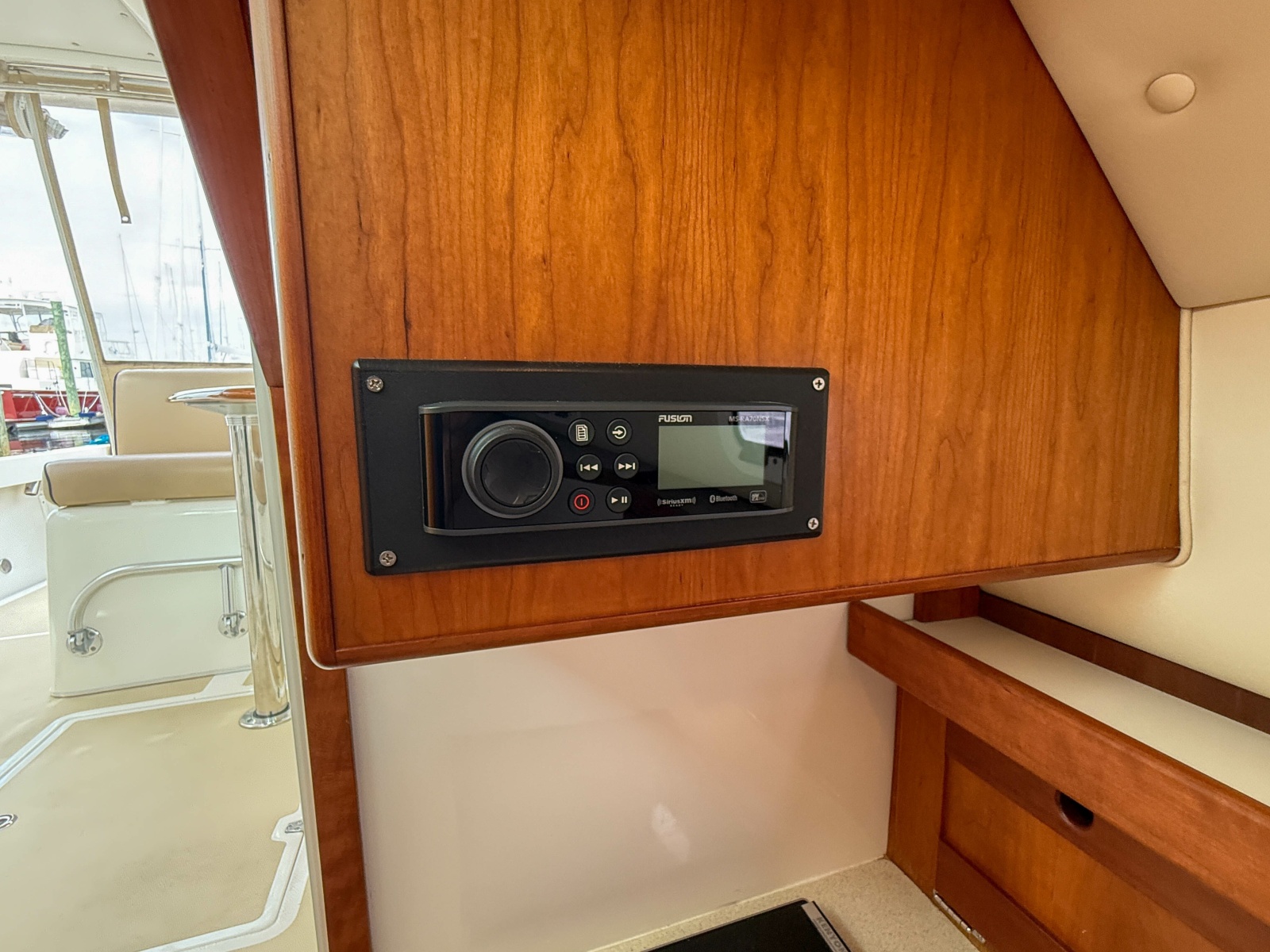 2004 Hunt Yachts SurfHunter 29