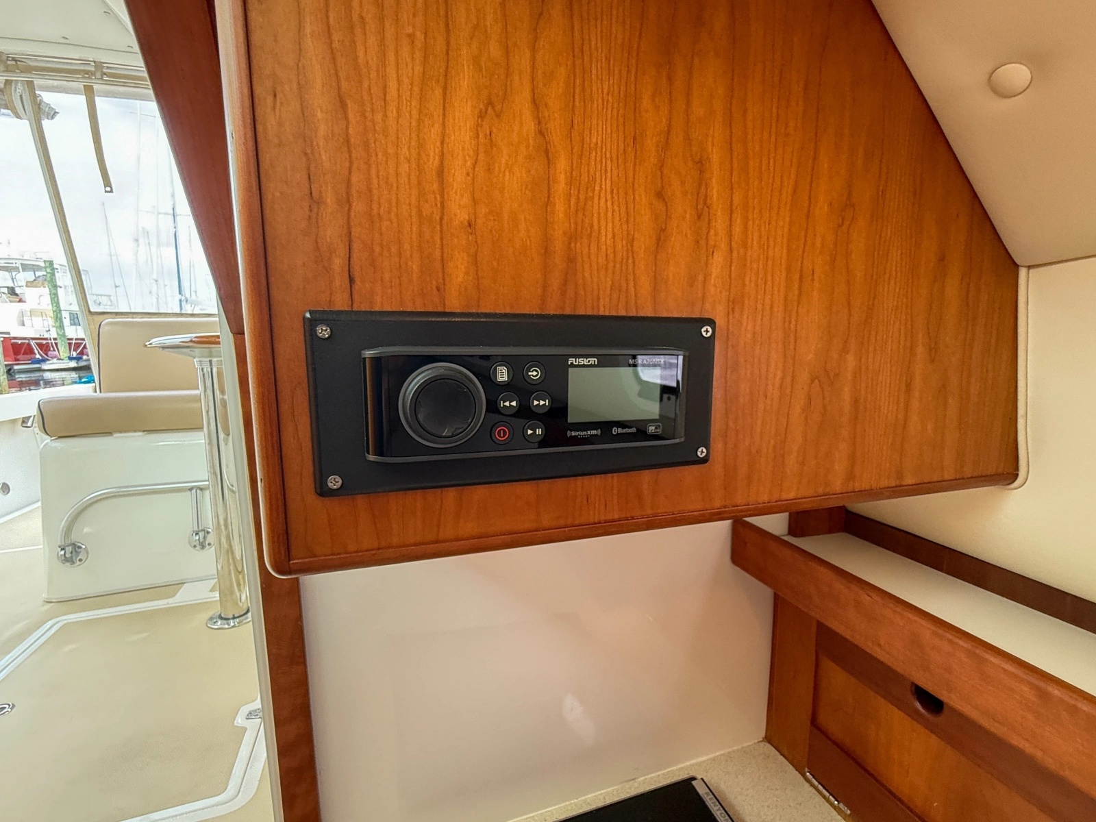 2004 Hunt Yachts SurfHunter 29