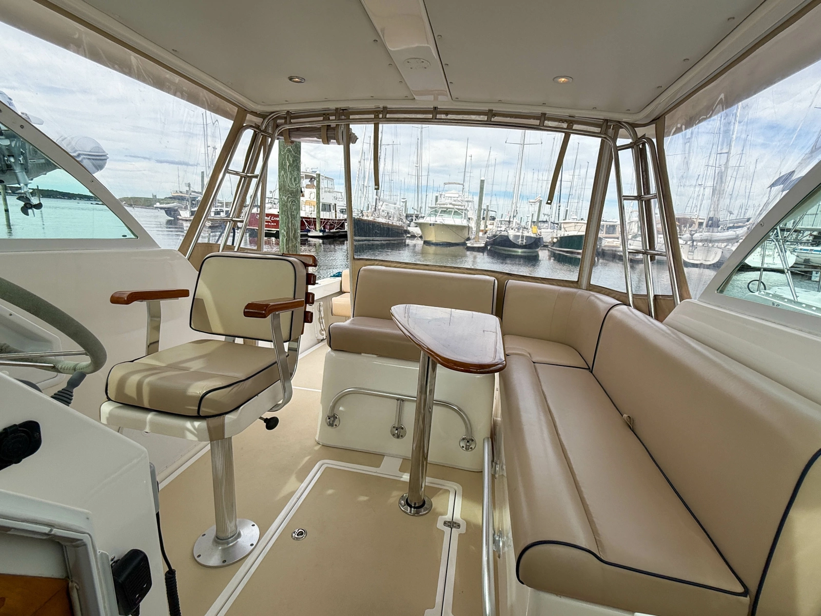 2004 Hunt Yachts SurfHunter 29