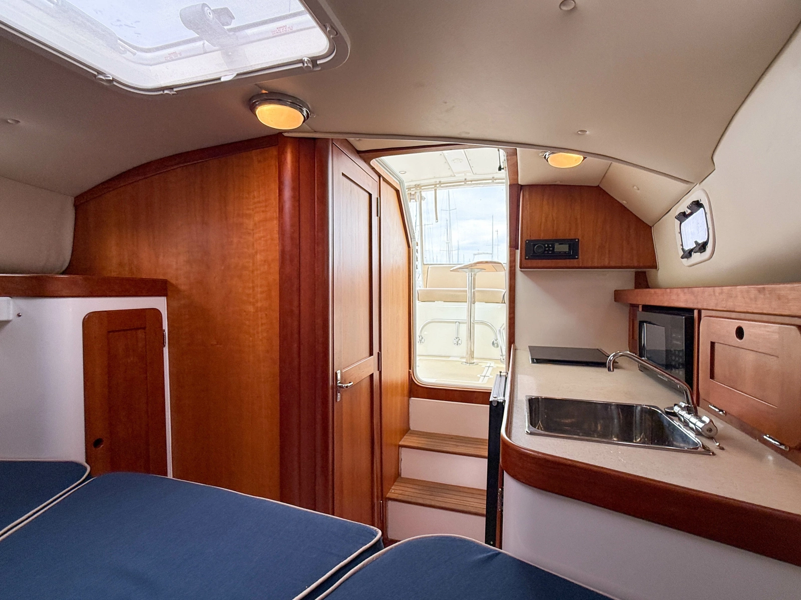 2004 Hunt Yachts SurfHunter 29