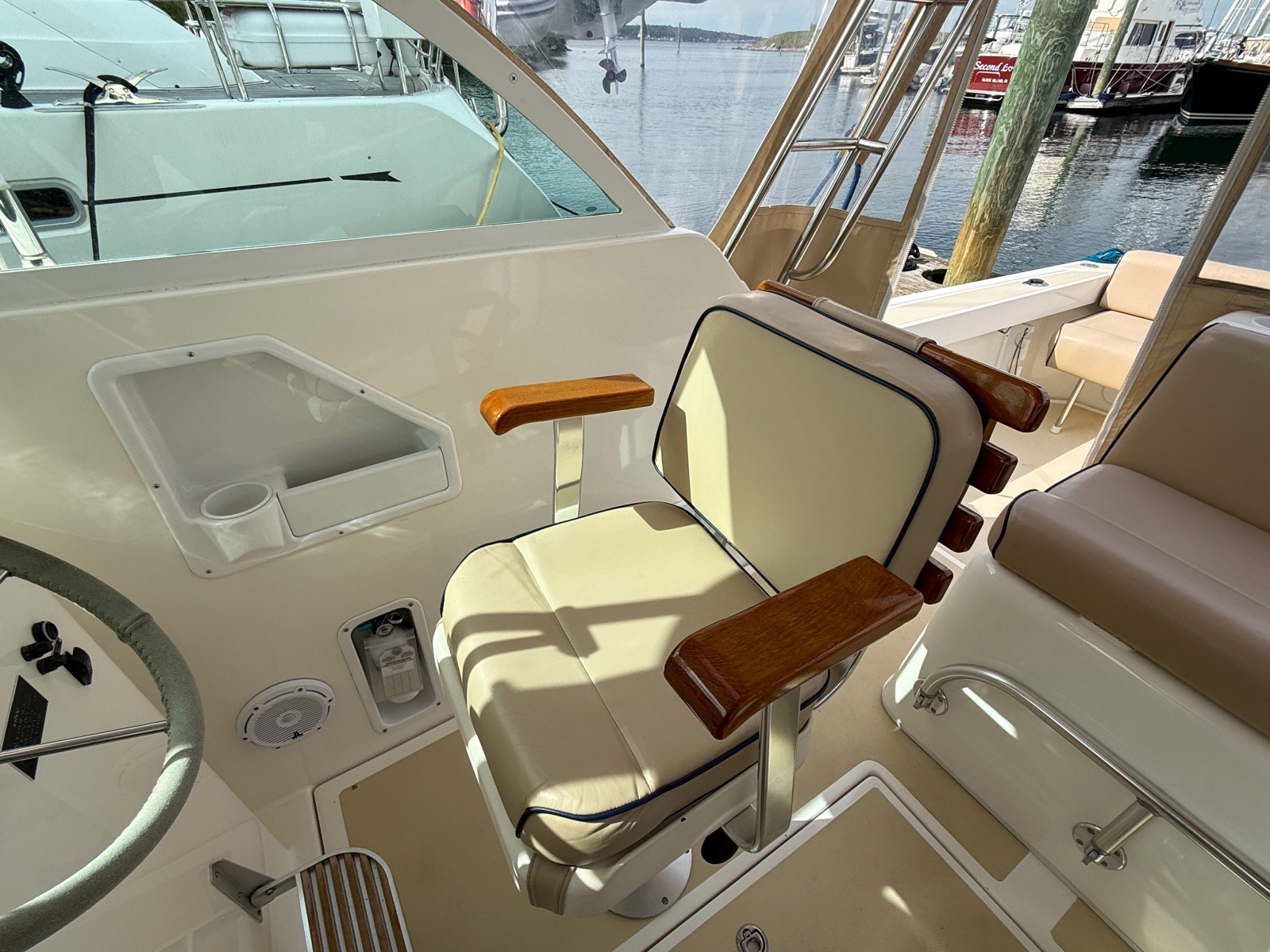 2004 Hunt Yachts SurfHunter 29
