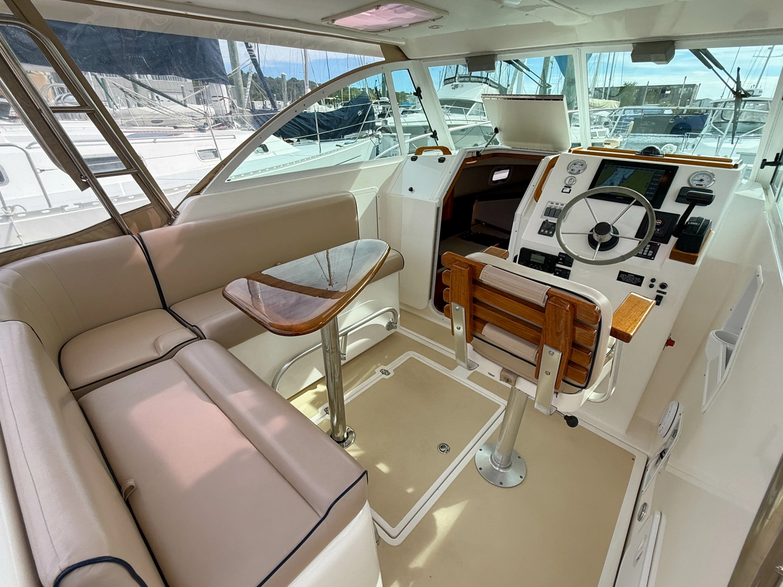 2004 Hunt Yachts SurfHunter 29
