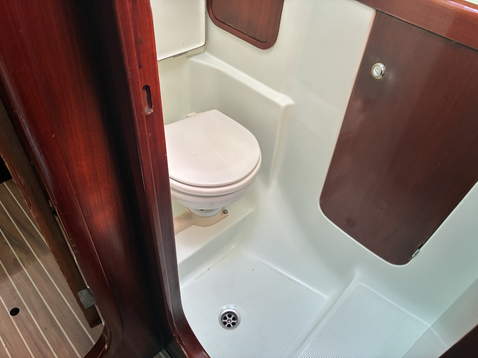 Beneteau 44 Center Cockpit