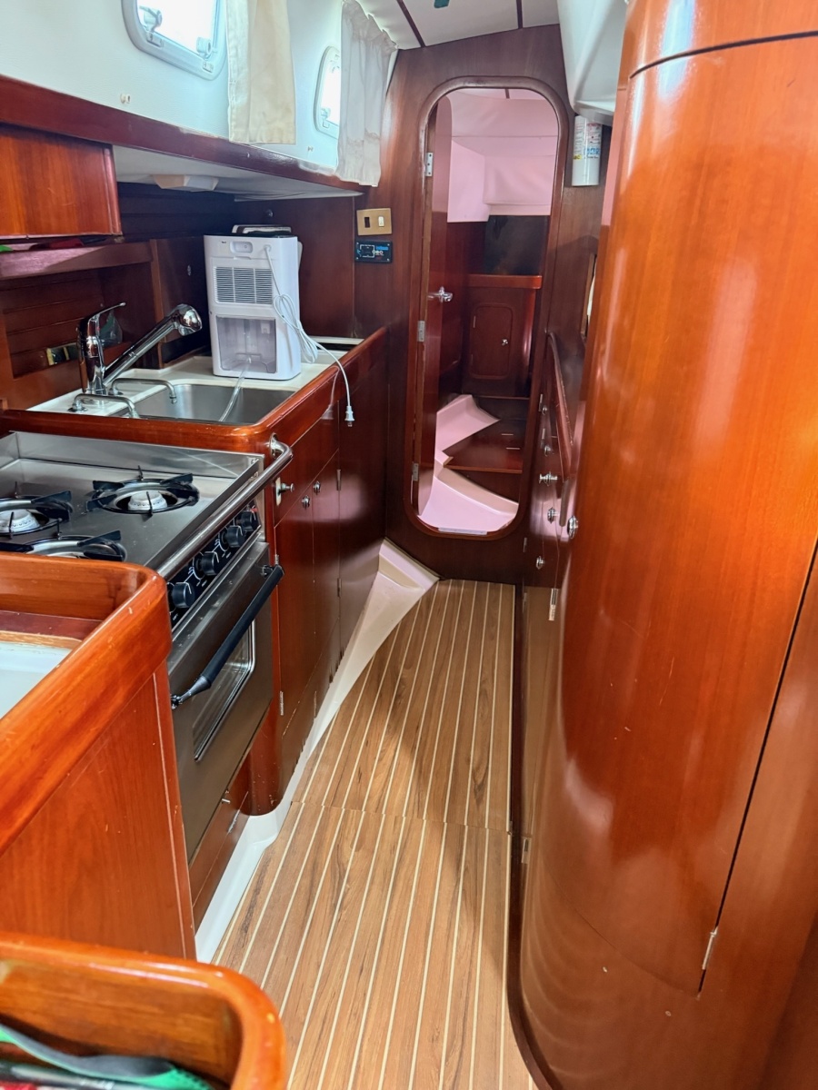 Beneteau 44 Center Cockpit