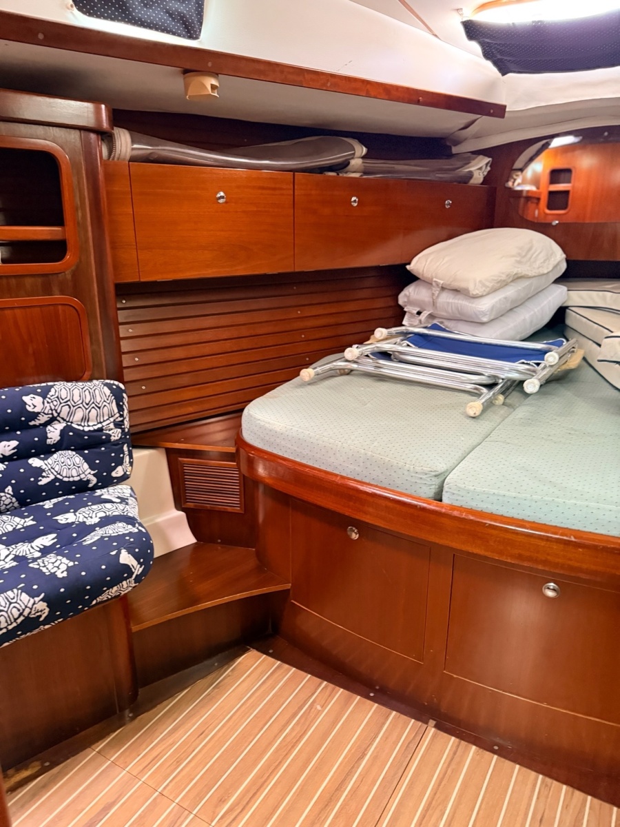 Beneteau 44 Center Cockpit