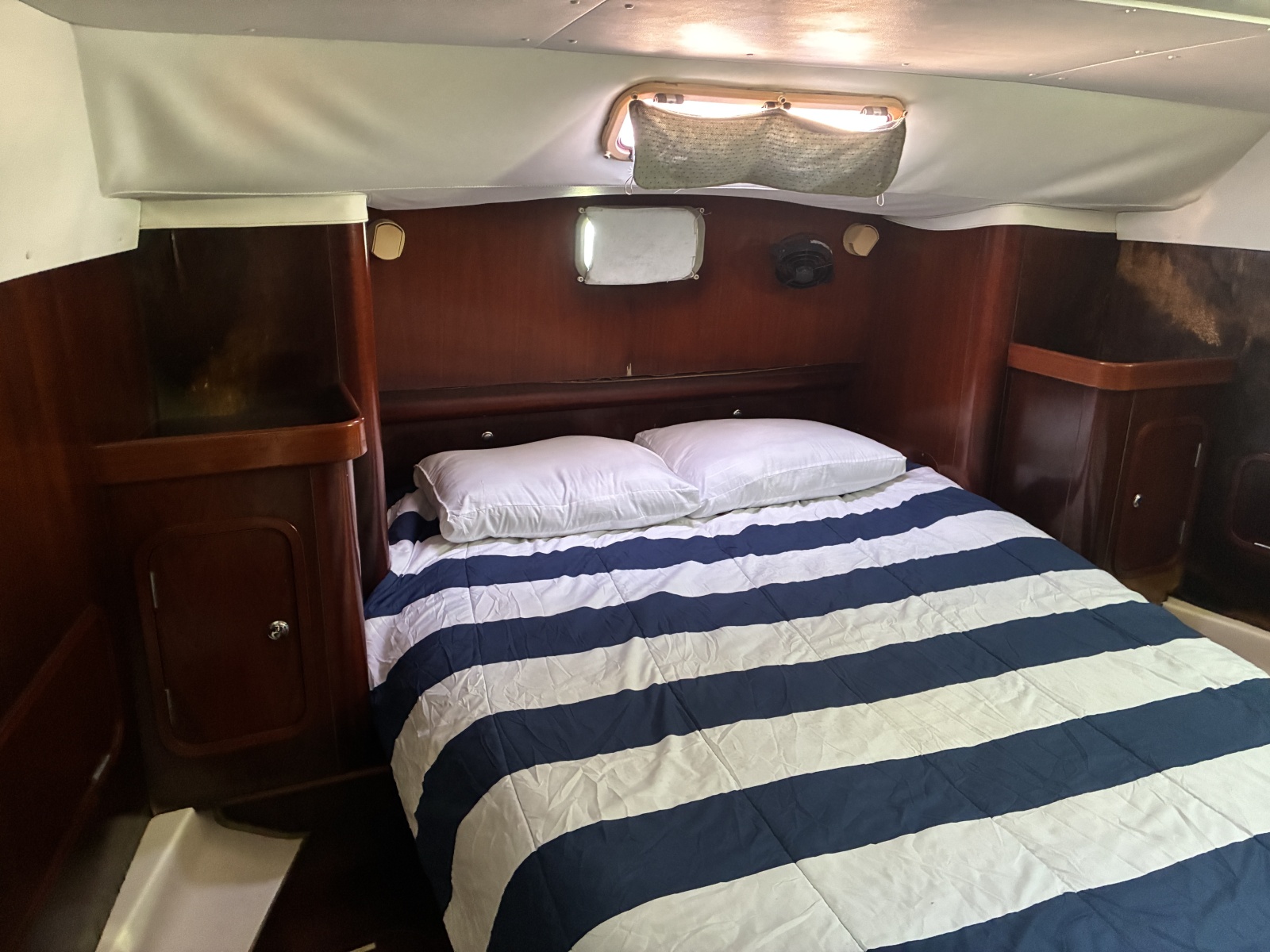 1995 Beneteau 44 Center Cockpit — Beneteau 44 Center Cockpit