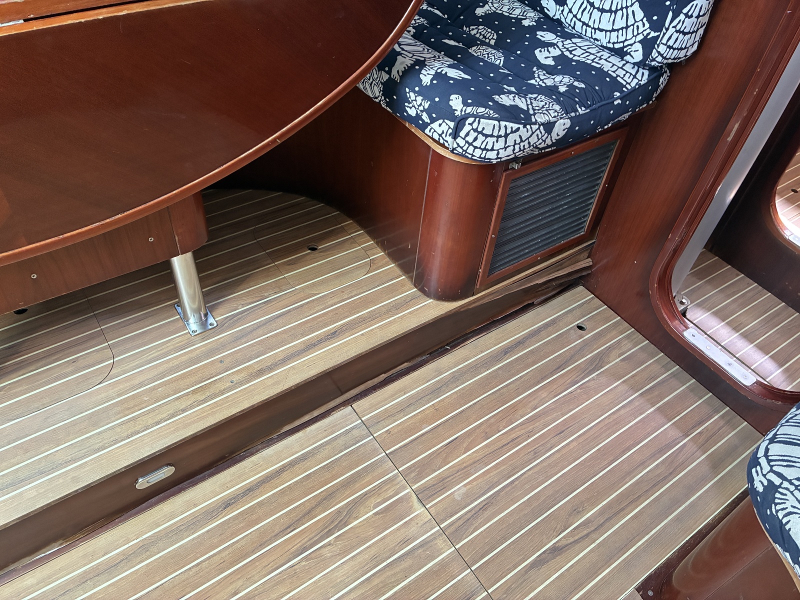 1995 Beneteau 44 Center Cockpit — Beneteau 44 Center Cockpit