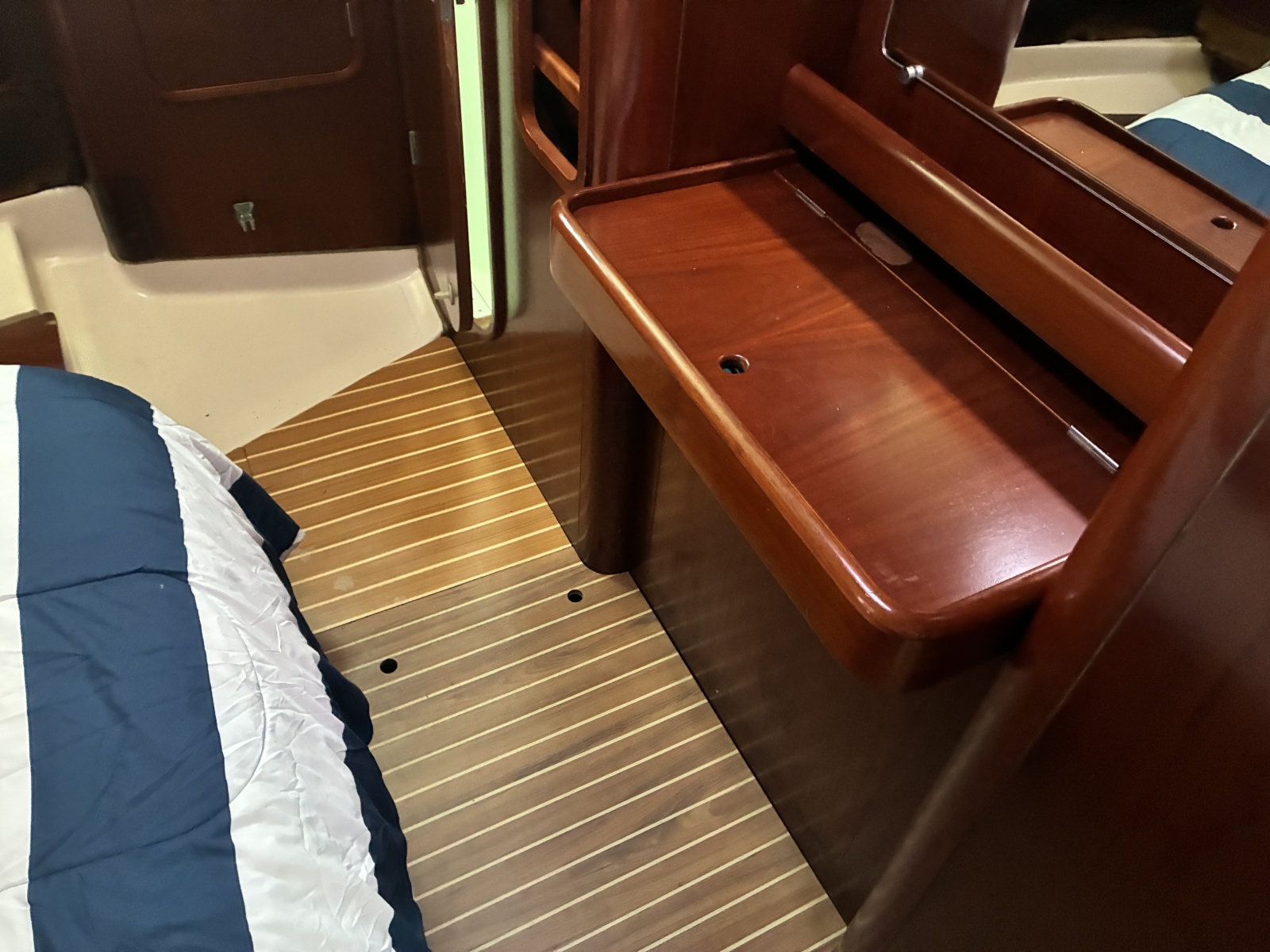 1995 Beneteau 44 Center Cockpit — Beneteau 44 Center Cockpit