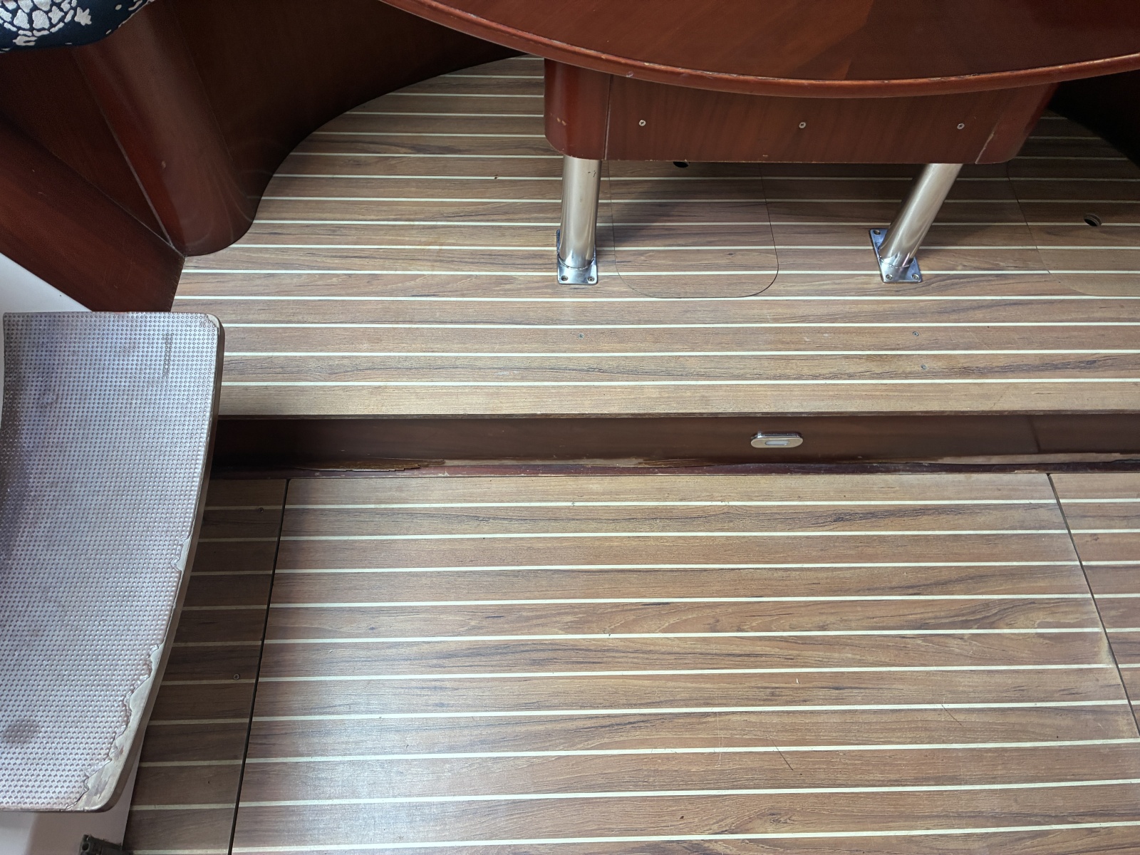 1995 Beneteau 44 Center Cockpit — Beneteau 44 Center Cockpit
