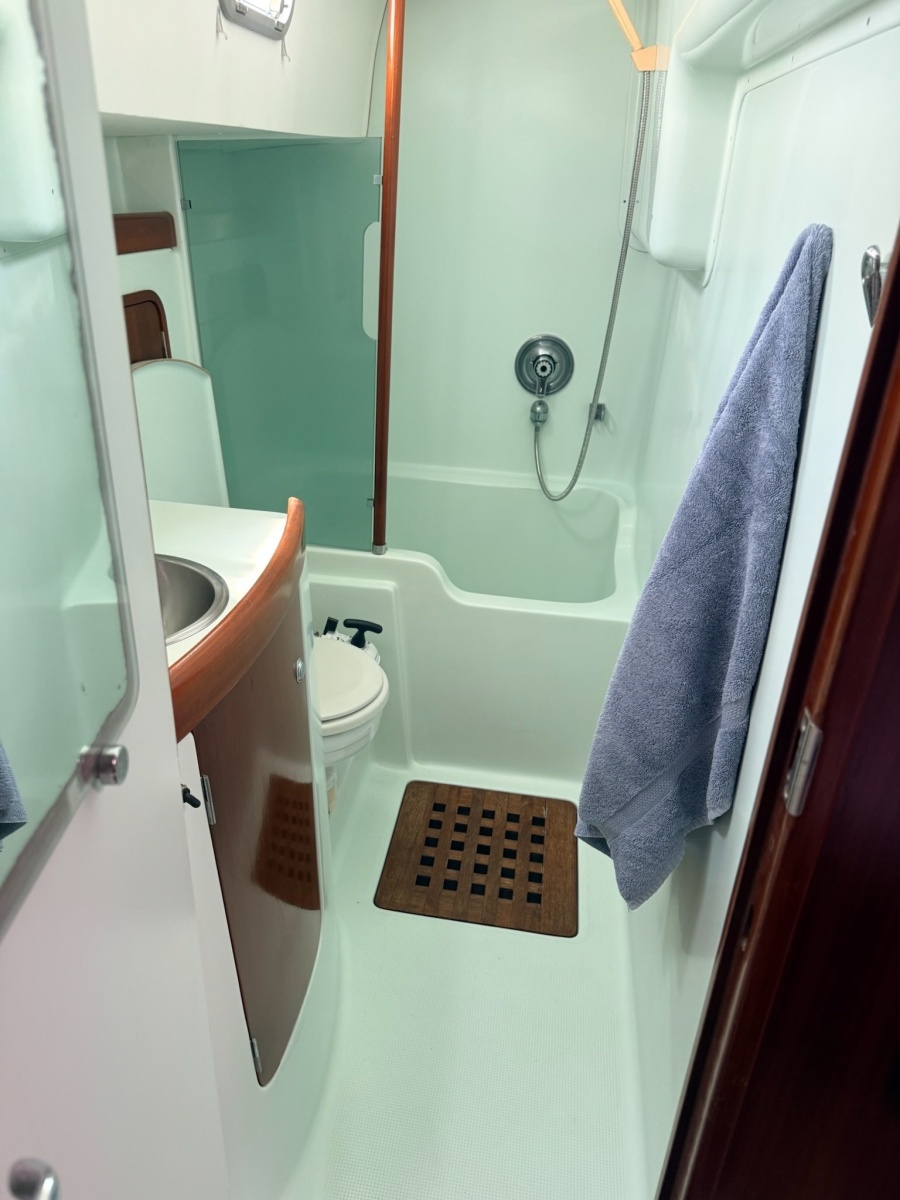 1995 Beneteau 44 Center Cockpit