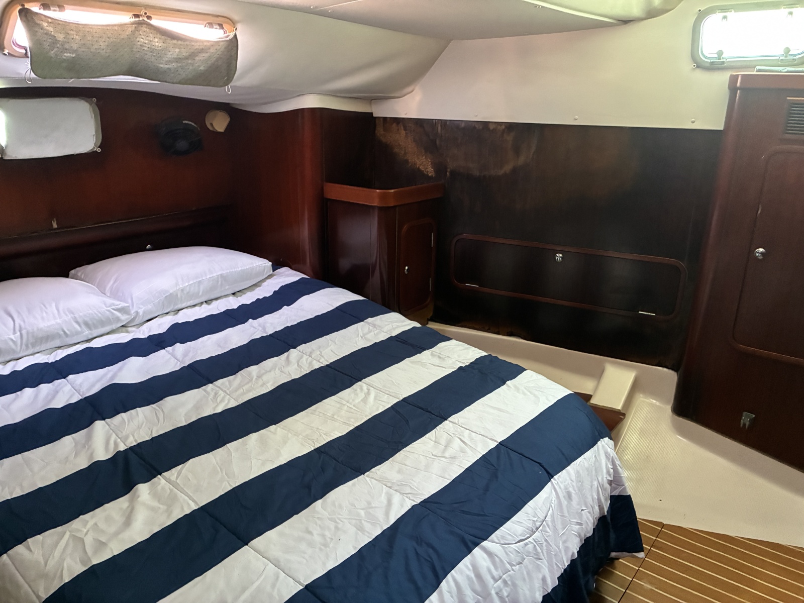 1995 Beneteau 44 Center Cockpit — Beneteau 44 Center Cockpit