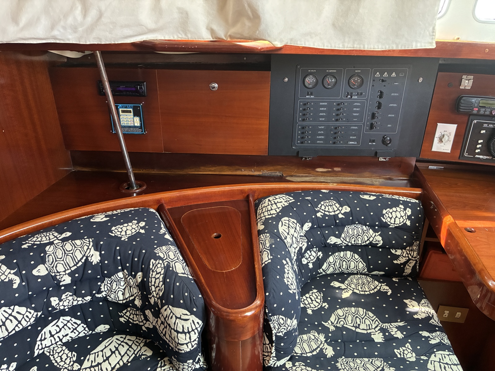 1995 Beneteau 44 Center Cockpit — Beneteau 44 Center Cockpit