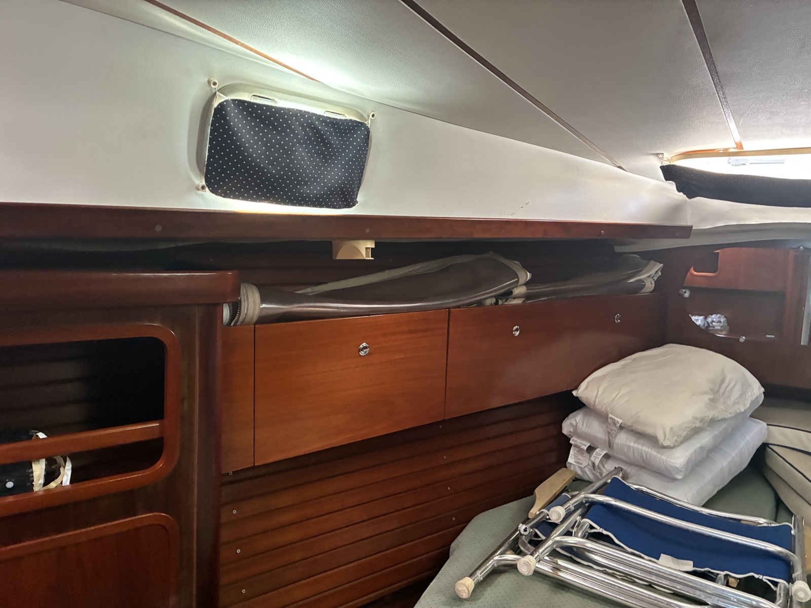 Beneteau 44 Center Cockpit