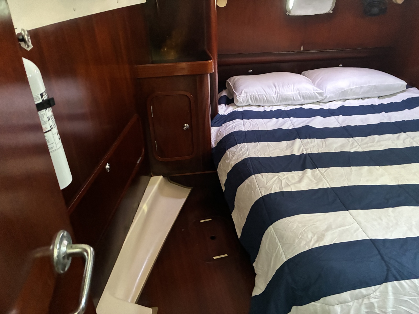 1995 Beneteau 44 Center Cockpit — Beneteau 44 Center Cockpit