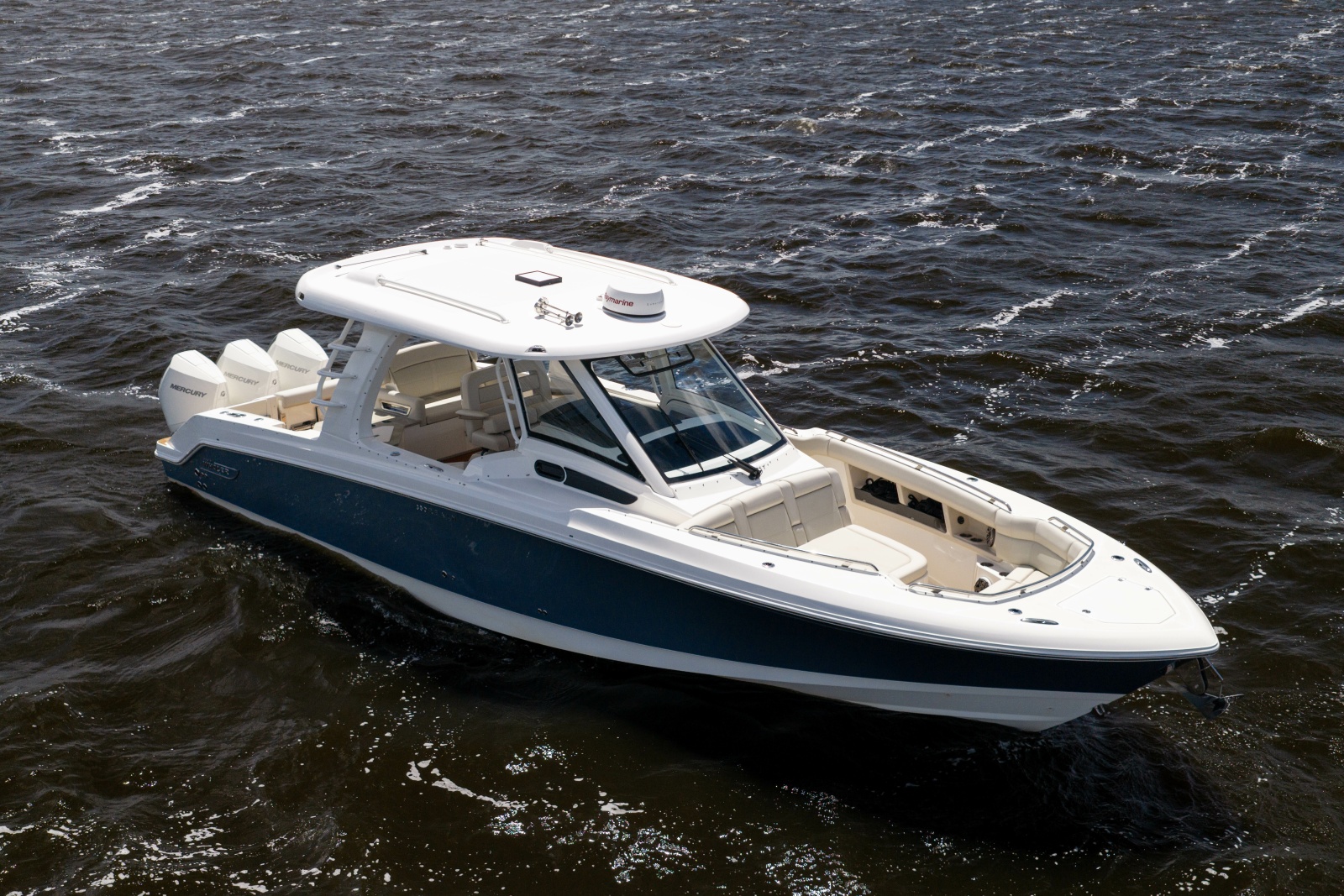 2021 Boston Whaler Realm
