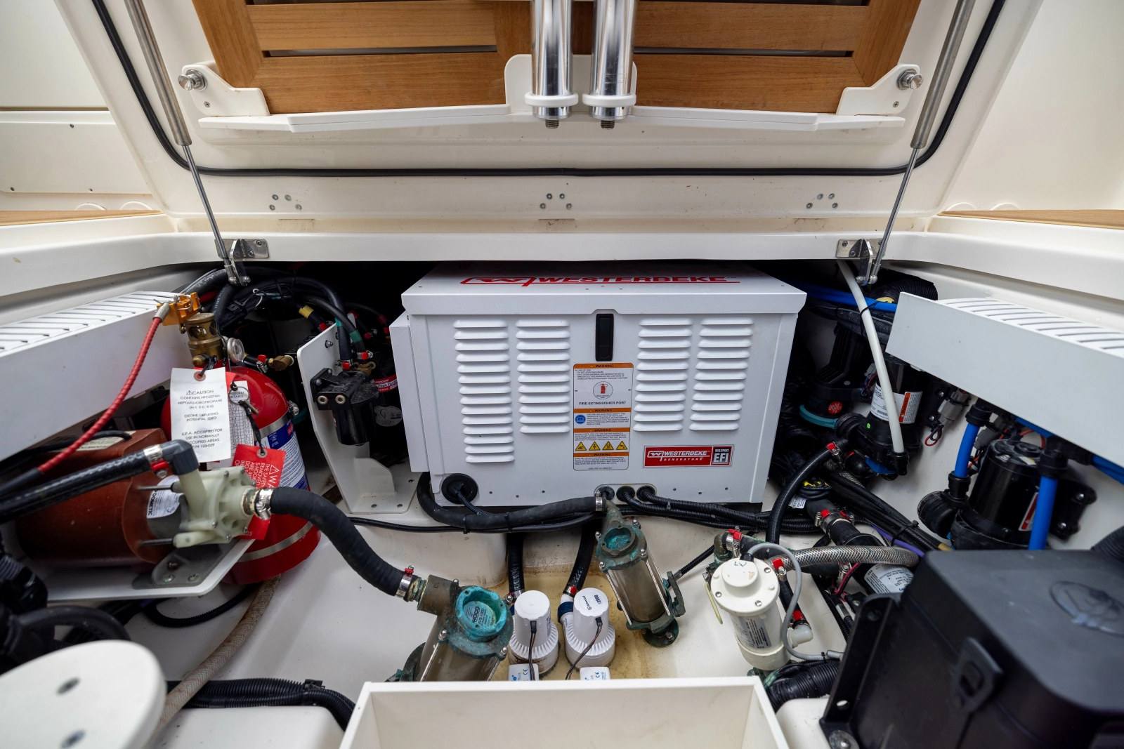 2021 Boston Whaler Realm