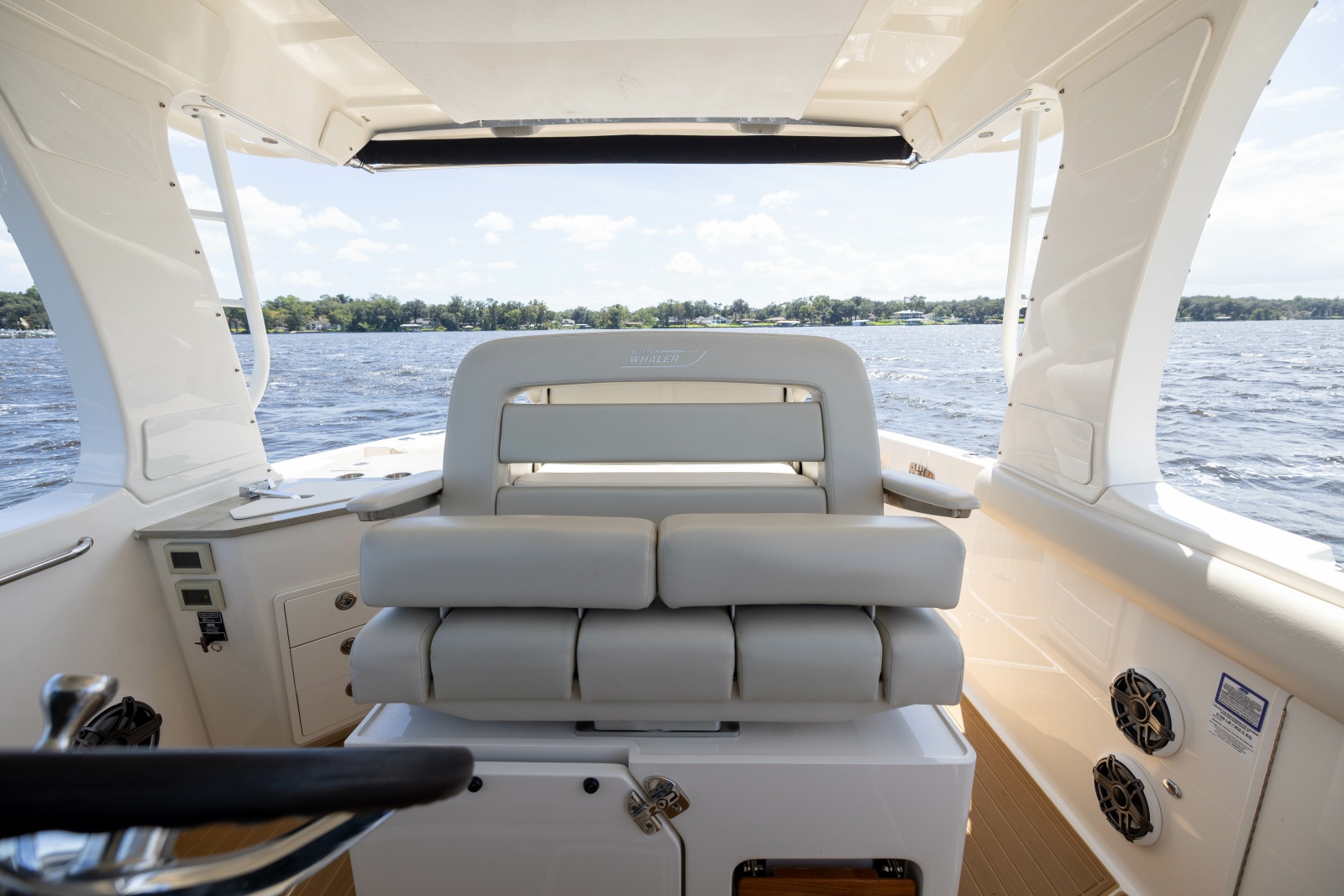 2021 Boston Whaler Realm