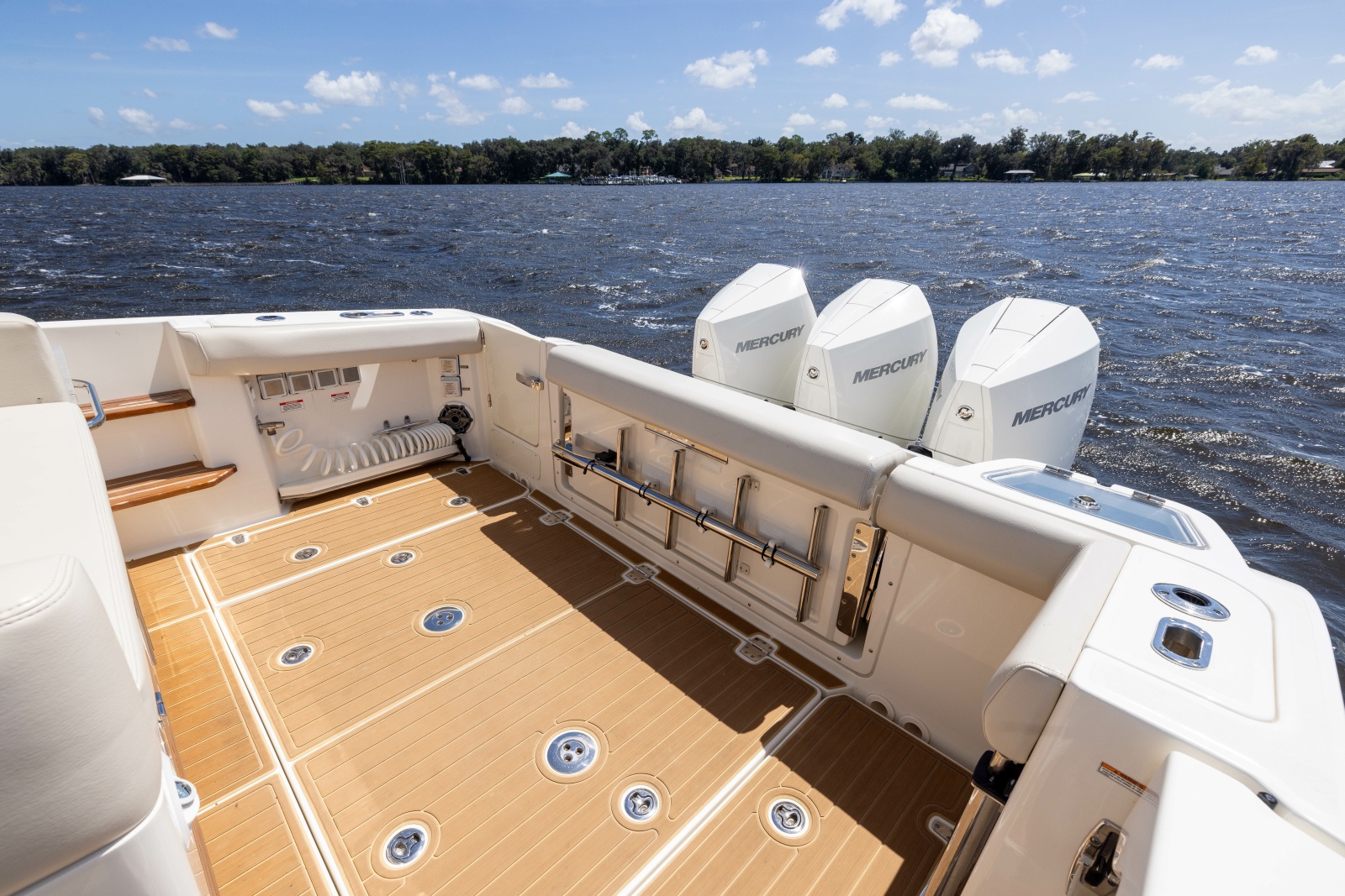 2021 Boston Whaler Realm