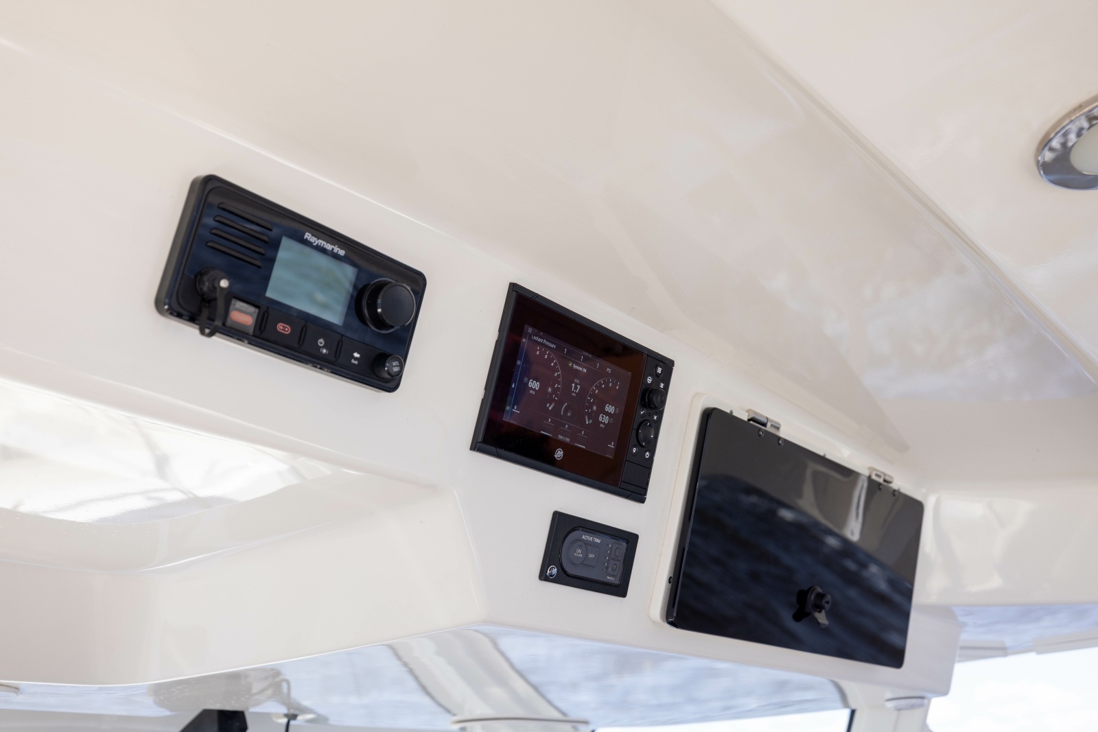 2021 Boston Whaler Realm